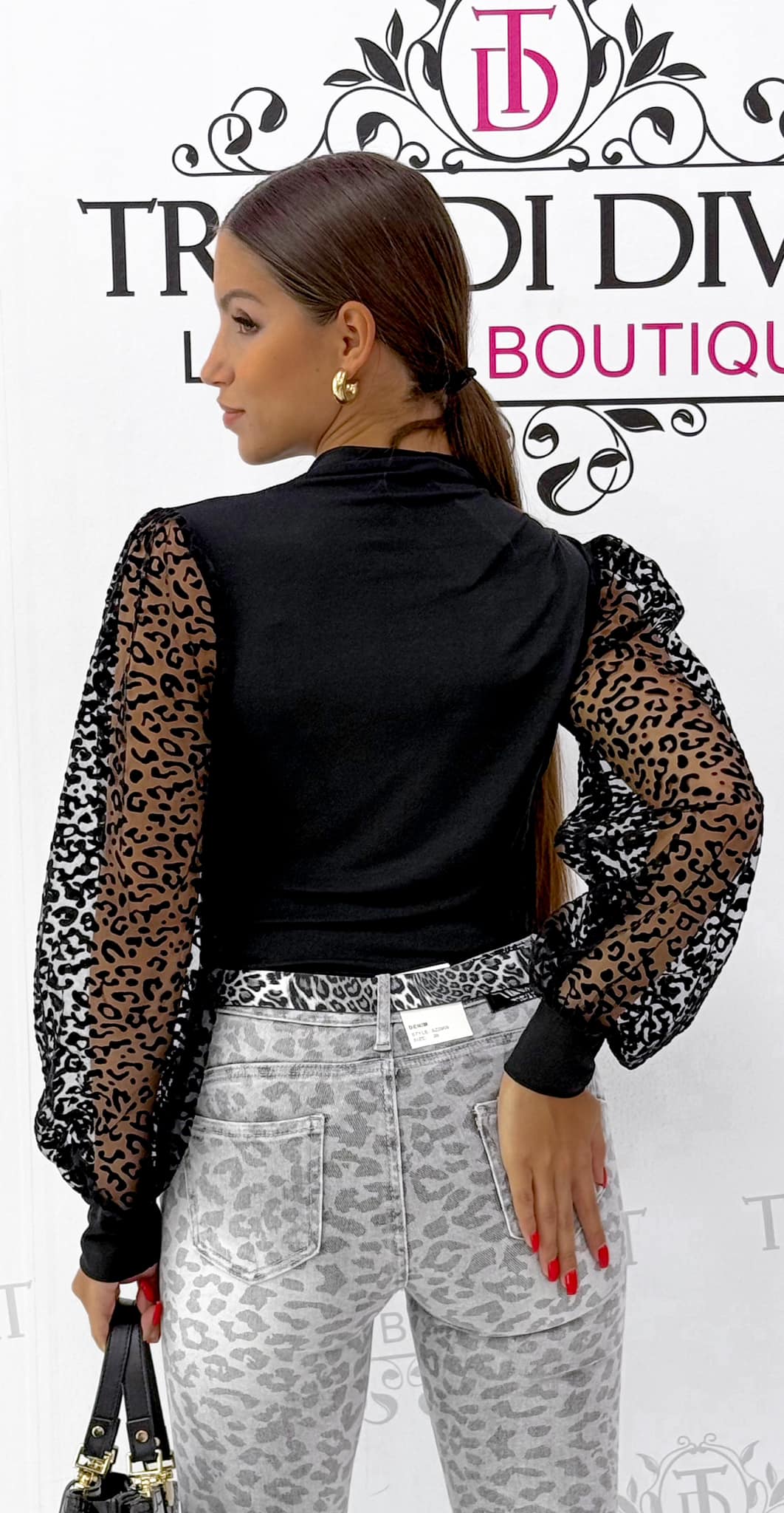 V-neck, panther print tulle sleeved body with flap - Image 10