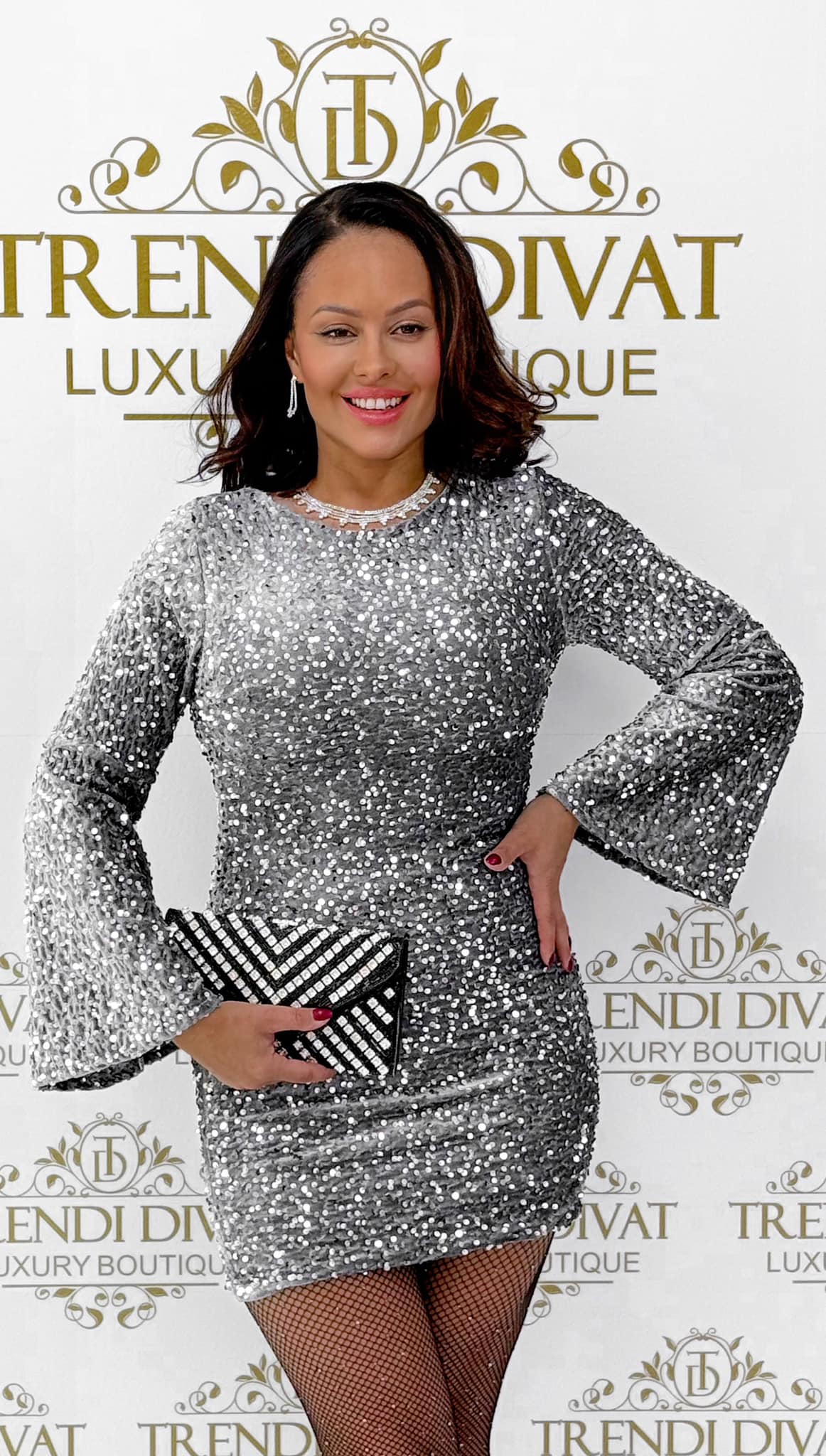 Little dress with velvet fabric and sequins on funnel sleeves - Image 10