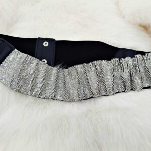 Ezüst színű kövekkel kirakott gumis öv