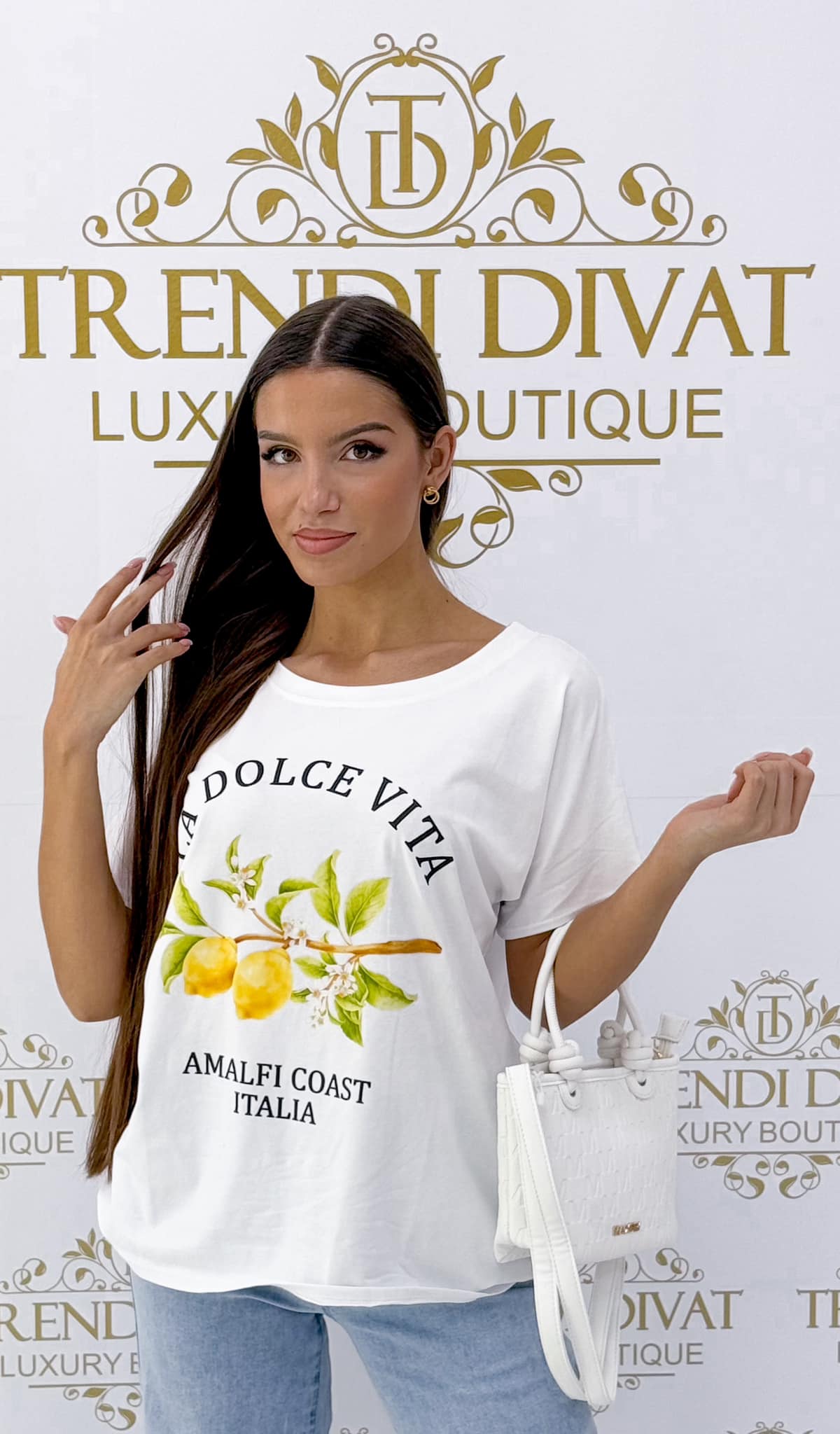 Relaxed fit, shorter front, "LA DOLCE VITA" T-shirt - Image 4