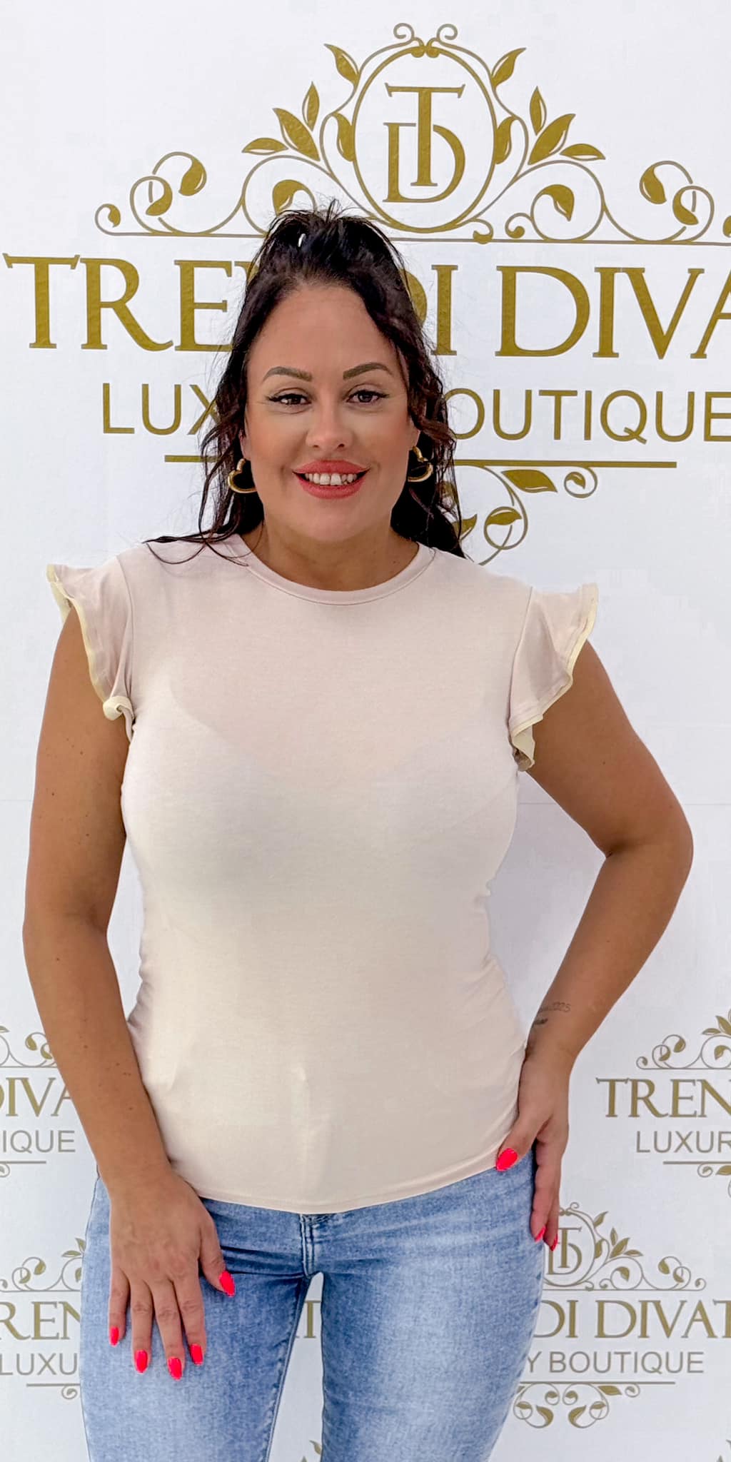 Small cotton top with ruffled shoulders - Image 12