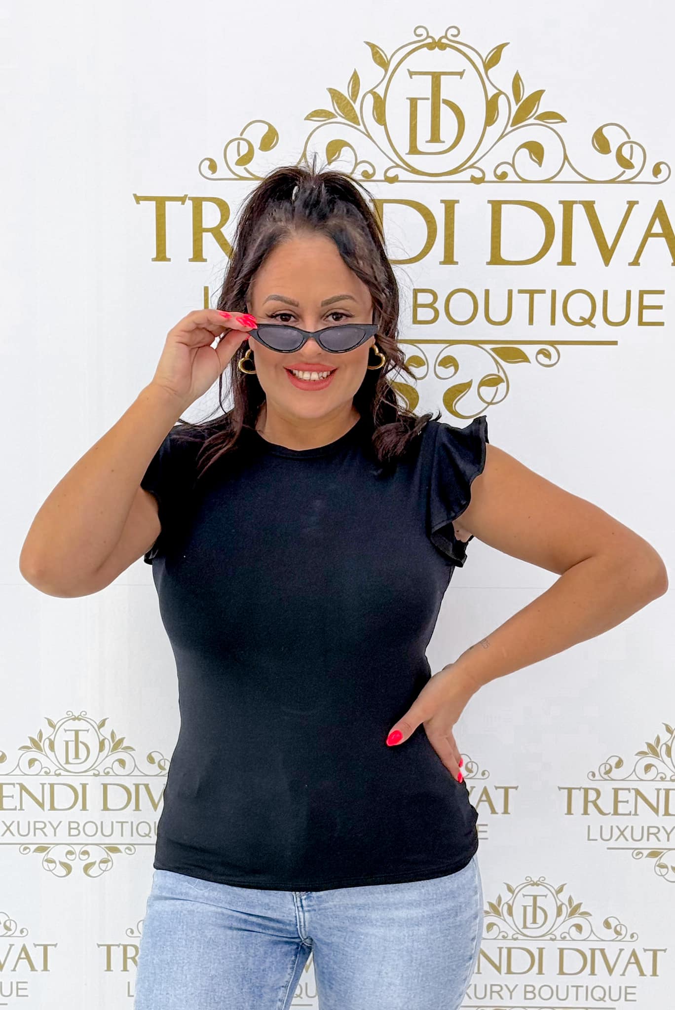 Small cotton top with ruffled shoulders - Image 16