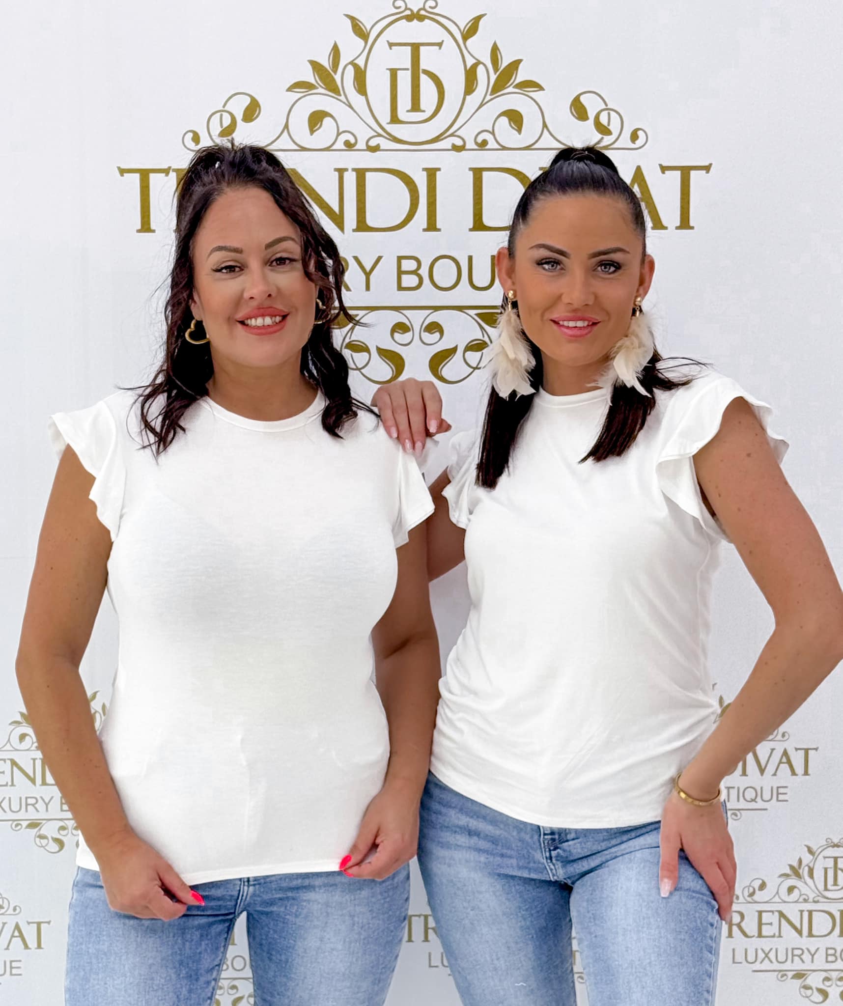 Small cotton top with ruffled shoulders - Image 18