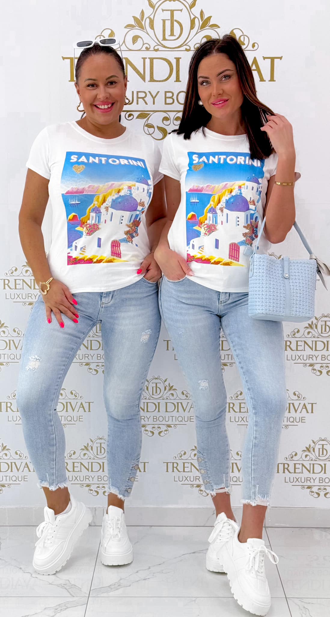 T-shirt with Santorini landscape pattern - Image 3