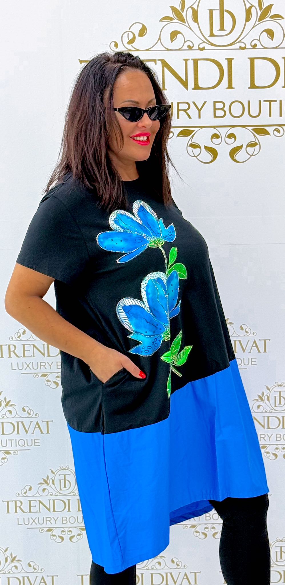 Kövekkel díszített virág mintázatú, laza fazonú tunika - Image 12