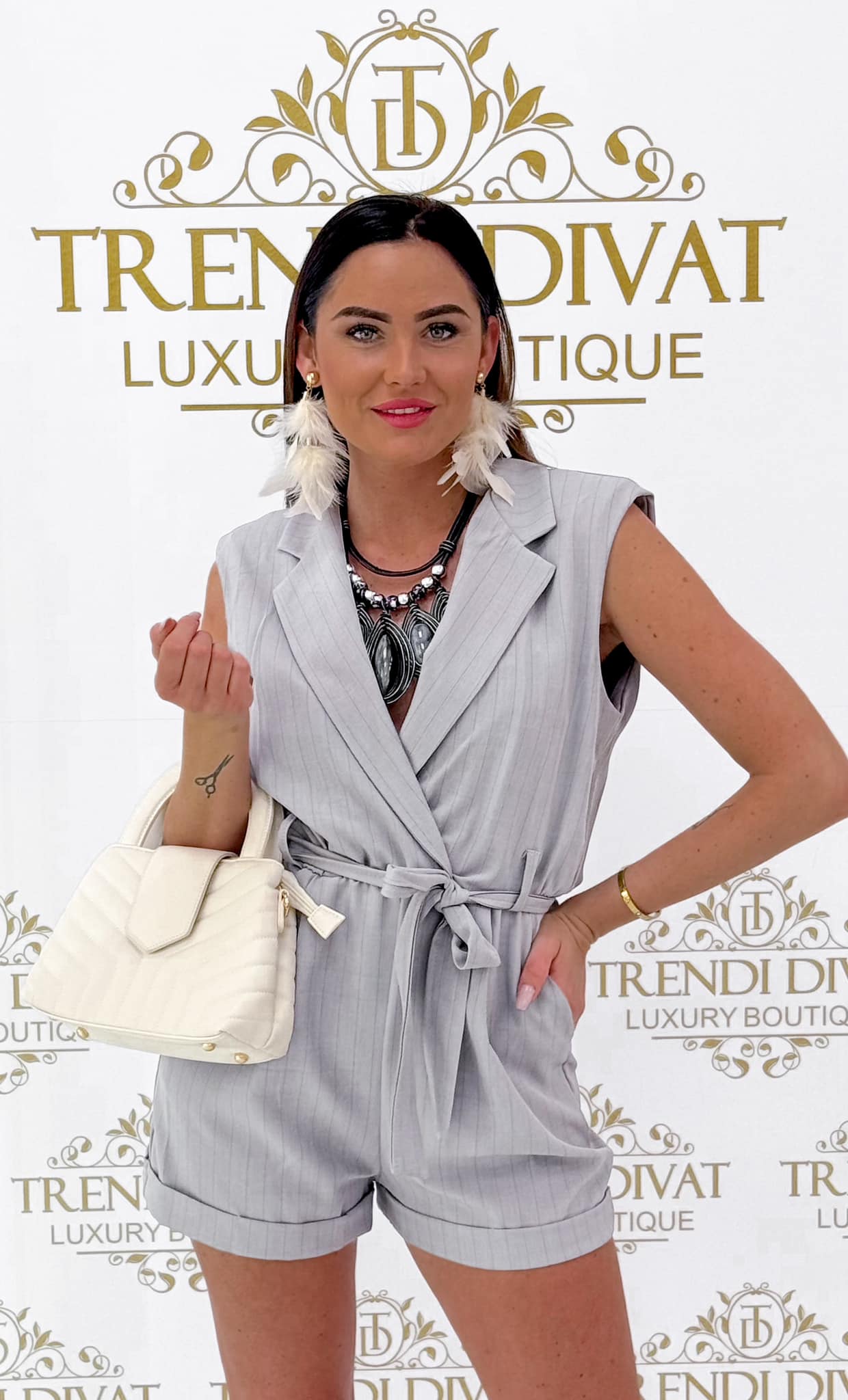 Shoulder-length, collar, hair-striped jumpsuit with tie belt - Image 13