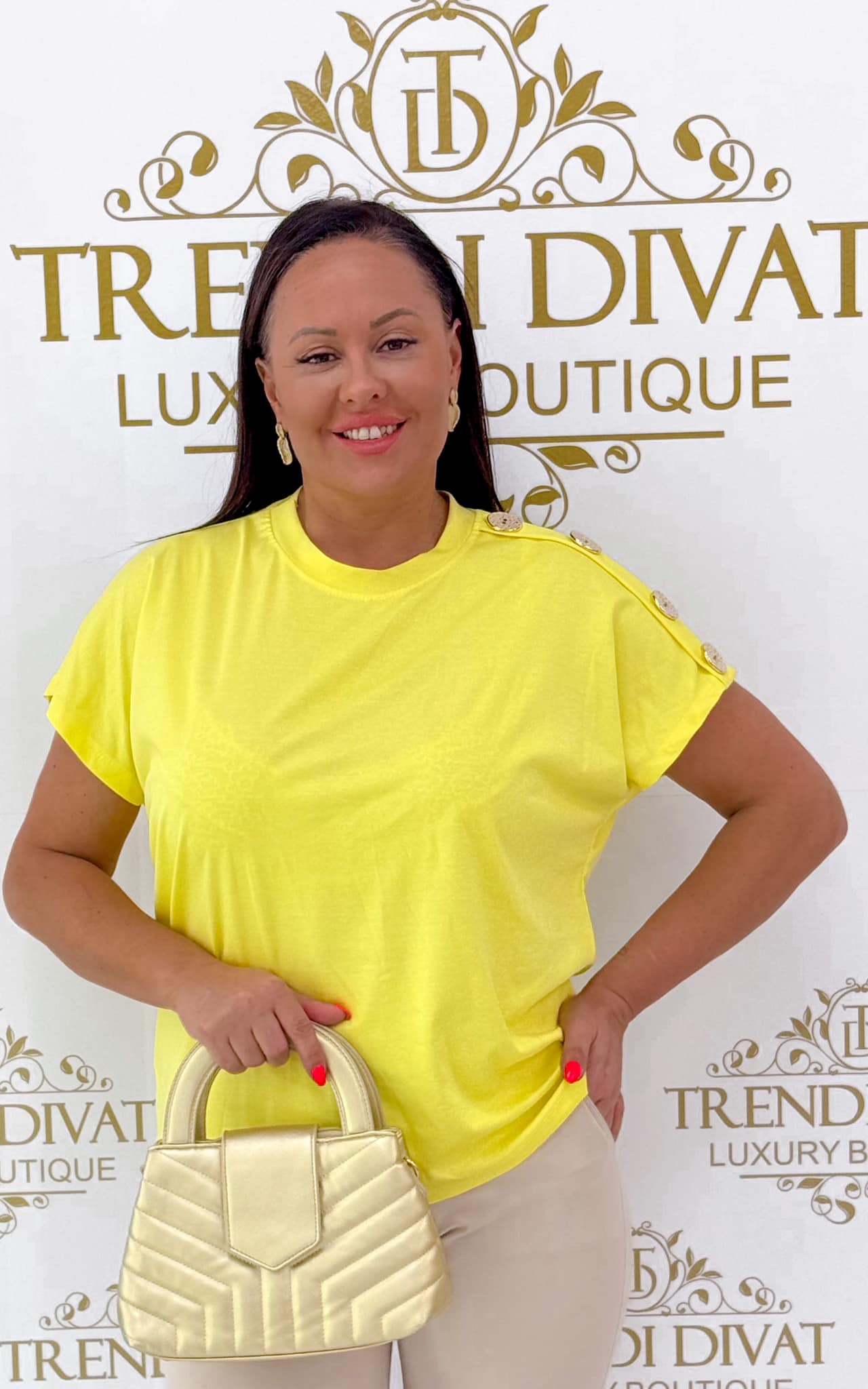 Loose-fit top with gold buttons on the sleeves - Image 17