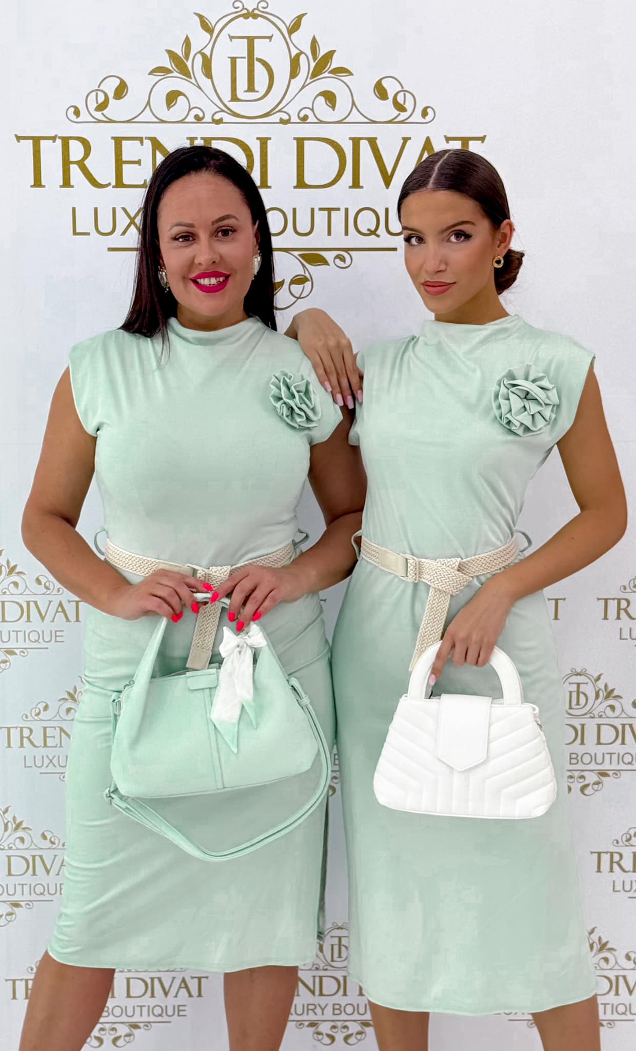 Little dress with a belt, with a floral brooch and a slit up the side - Image 17