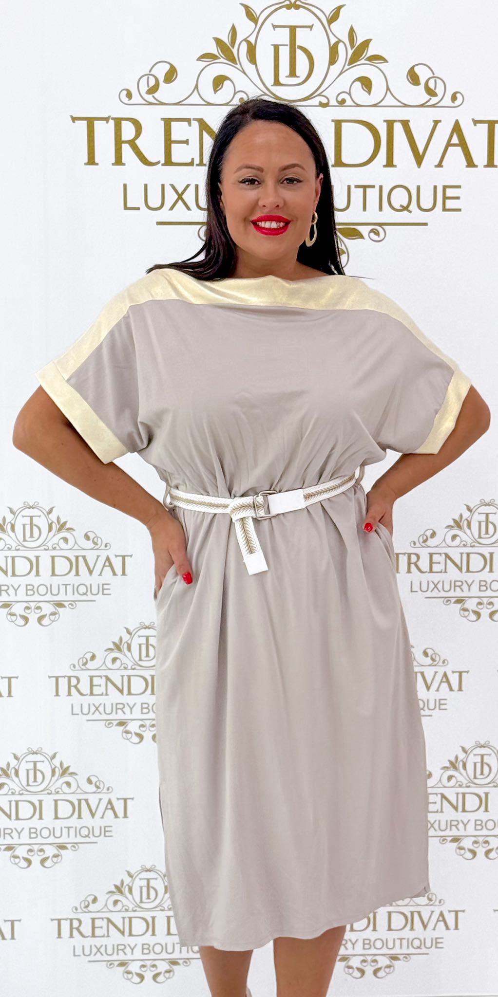 Gold coloured dress with shiny trim, side slit, pocketed dress with belt - Image 26