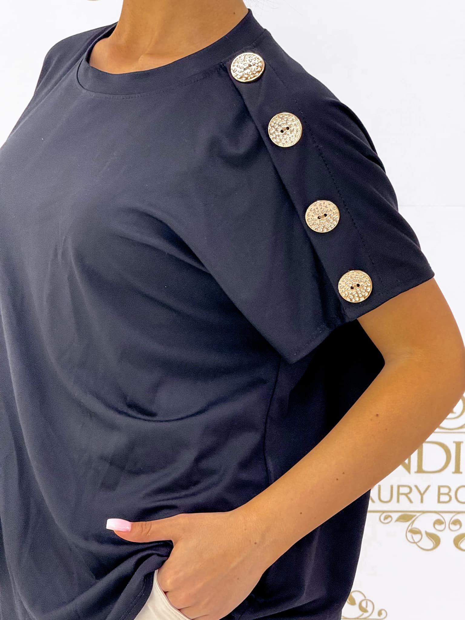 Loose-fit top with gold buttons on the sleeves - Image 23