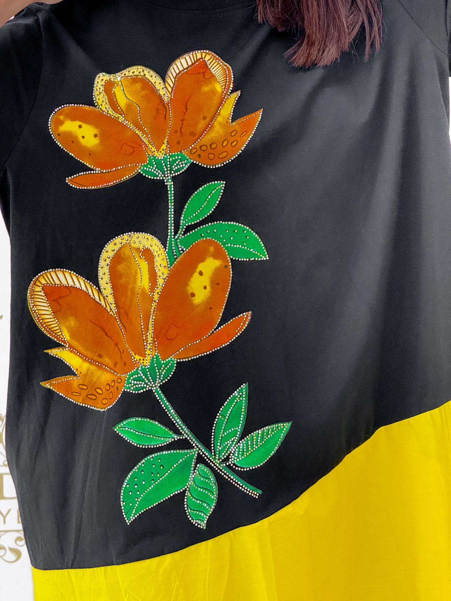 Kövekkel díszített virág mintázatú, laza fazonú tunika - Image 5