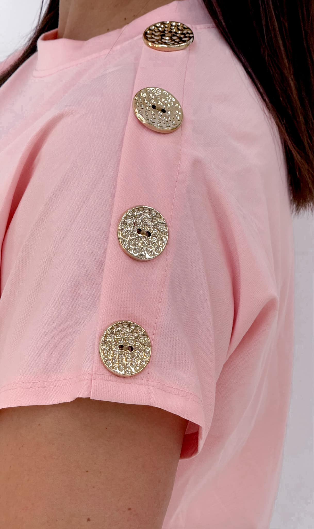 Loose-fit top with gold buttons on the sleeves - Image 8