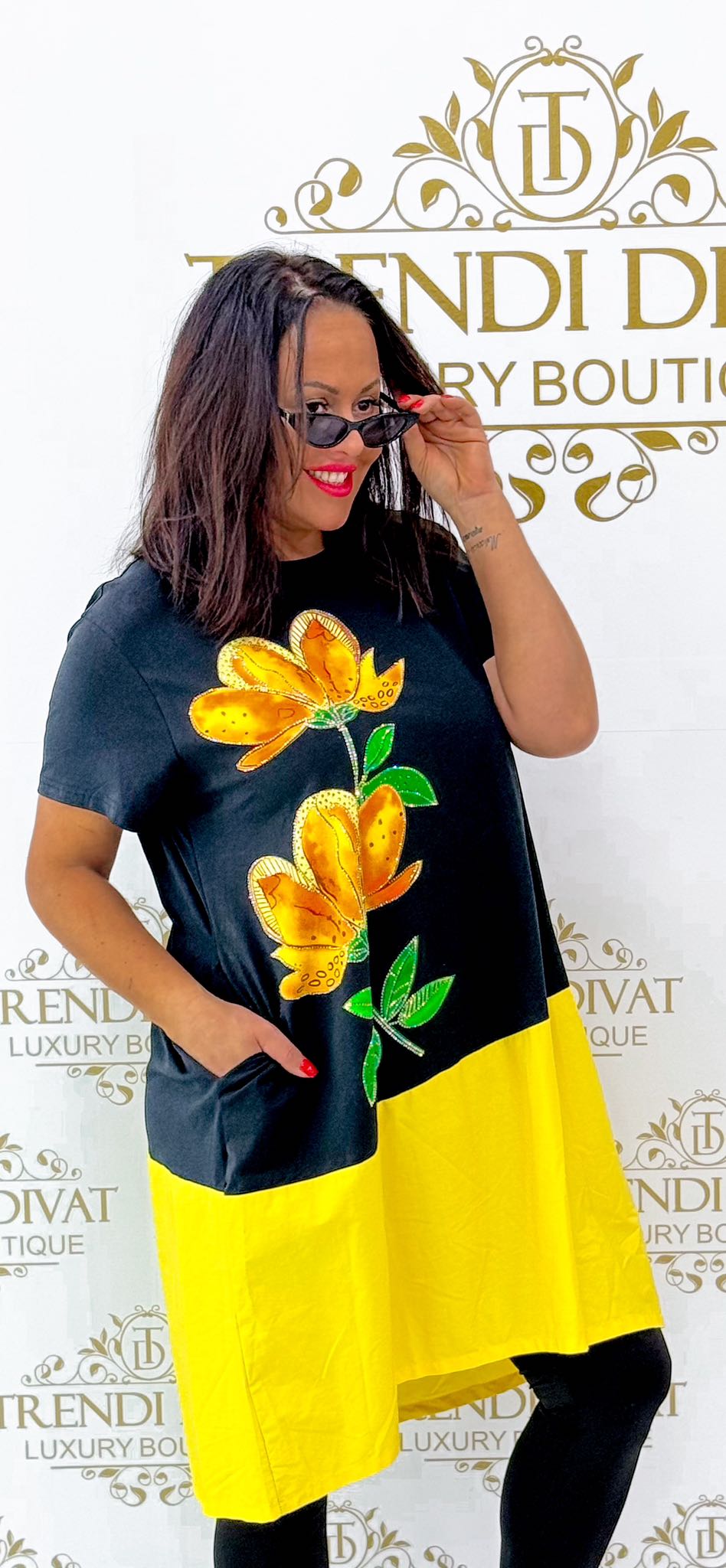 Kövekkel díszített virág mintázatú, laza fazonú tunika - Image 7