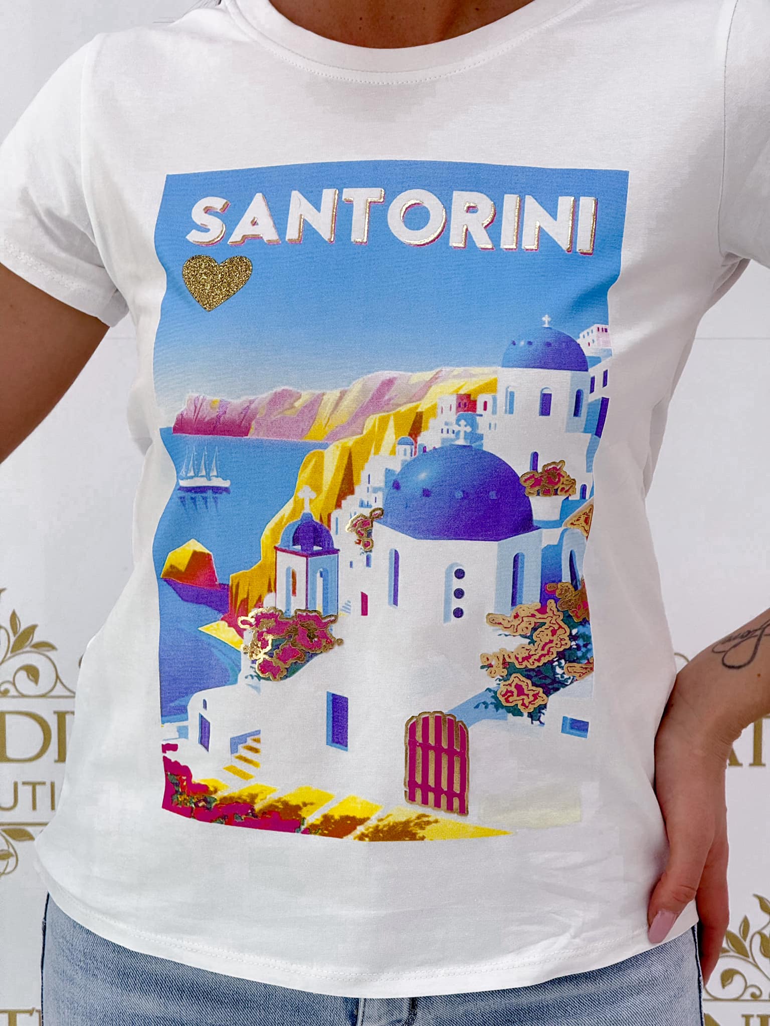 T-shirt with Santorini landscape pattern - Image 2