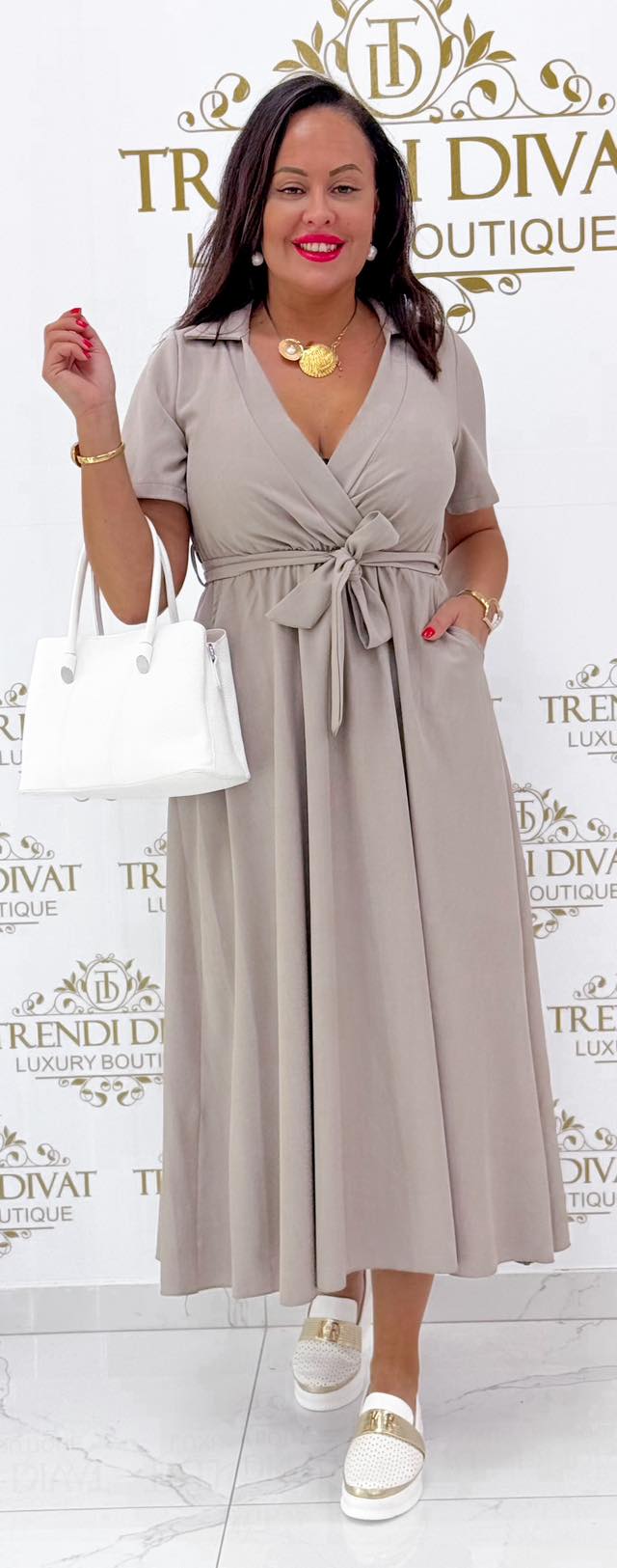 Elegant linen dress with collared, fold-over V-neck and tie belt - Image 8