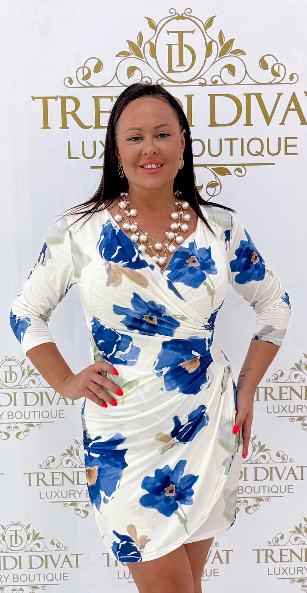 Small dress with V-neck, overlay, cold silk effect, floral pattern - Image 12