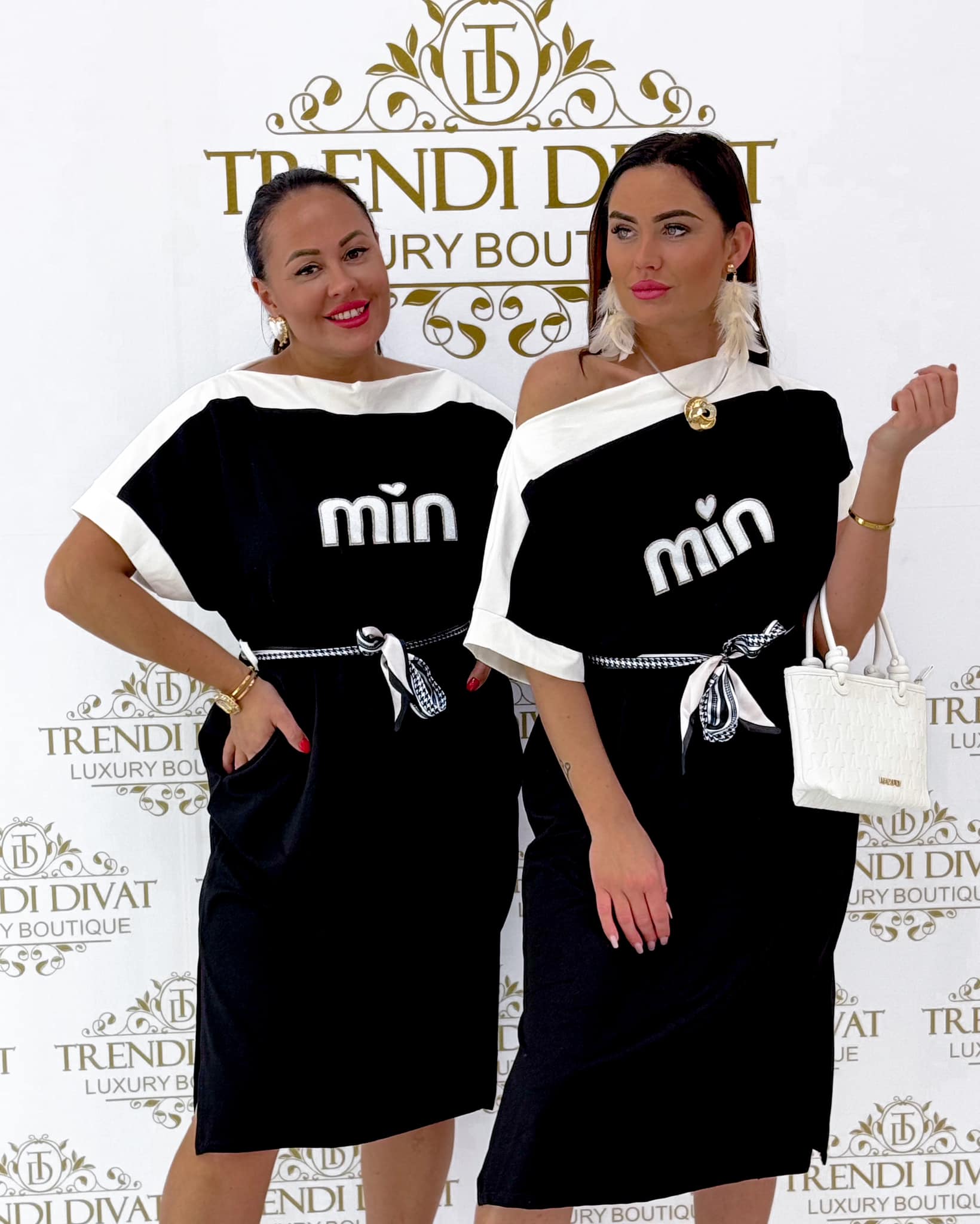 Small dress with boat neck, "min" label and tie belt - Image 9