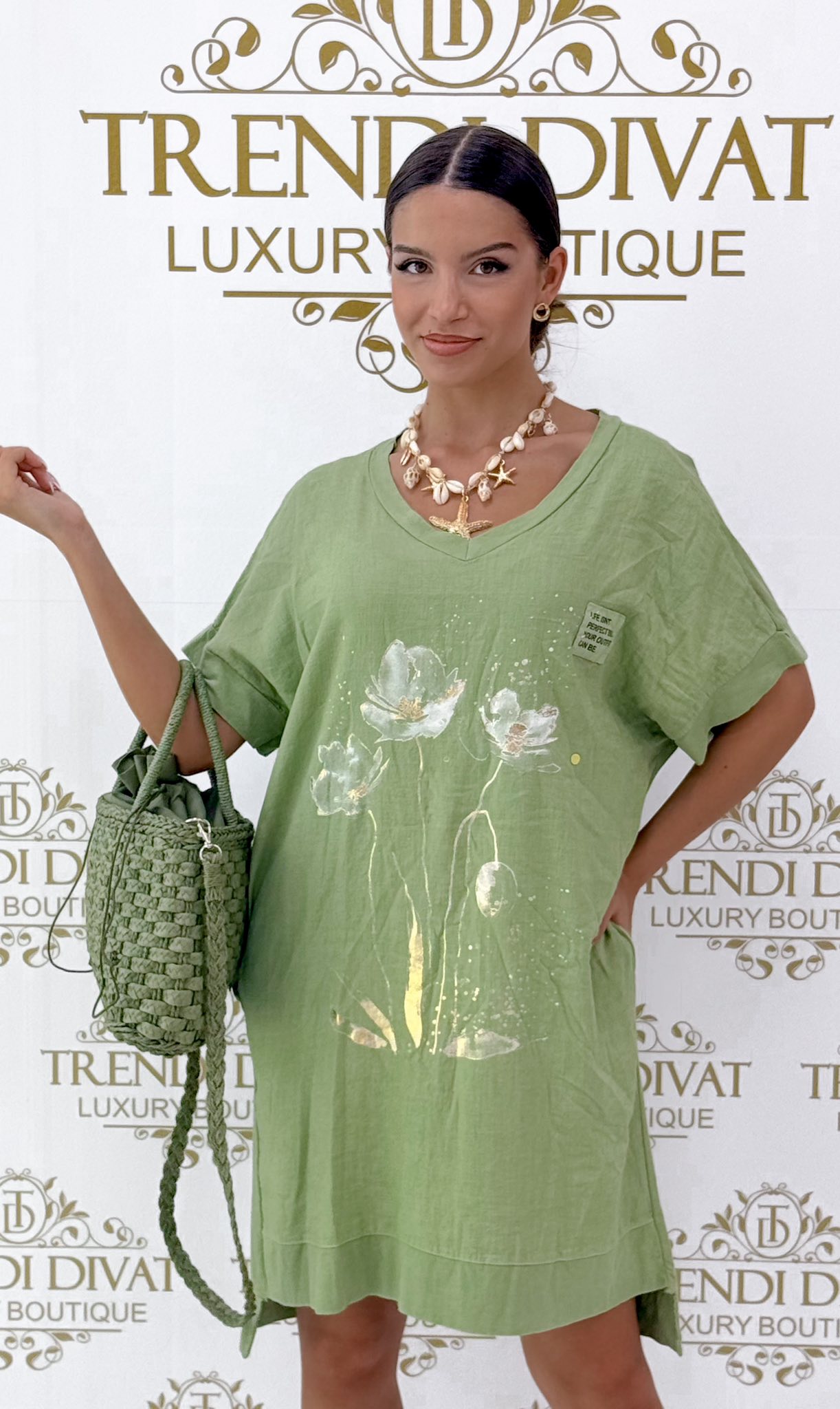 V-nyakú, lenge anyagú, virág mintázatú zsebes tunika - Image 12