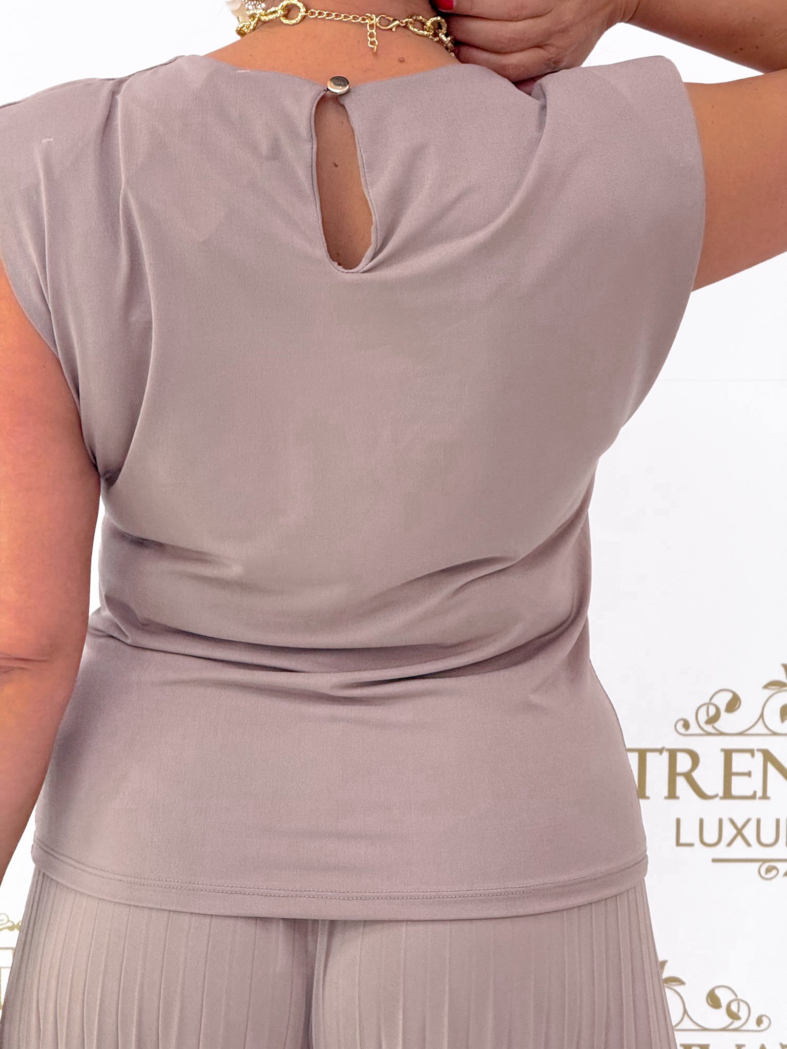 Hideg selyem hatású, pliszírozott nadrágrészes együttes - Image 14