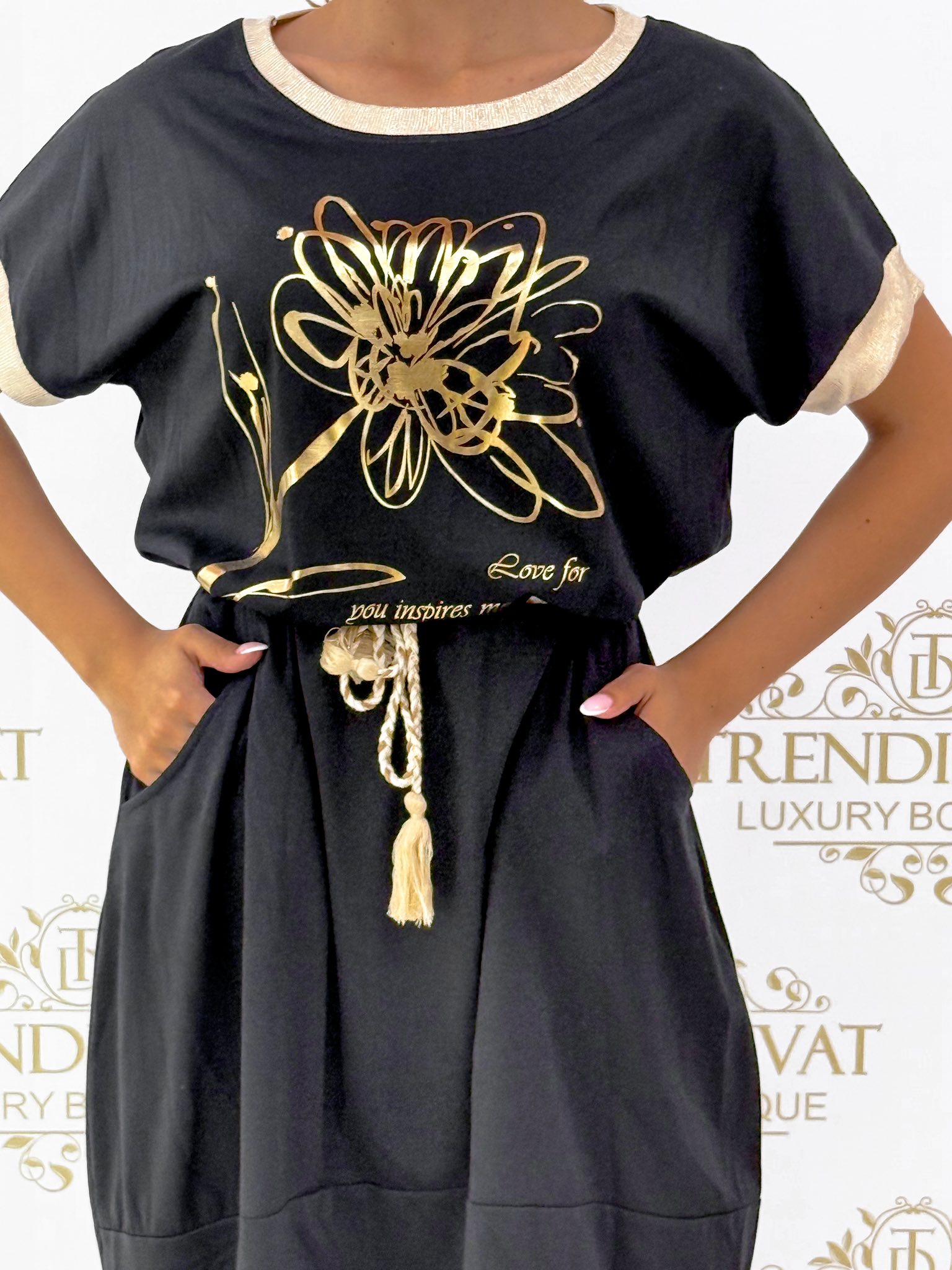 Arany színű virág mintázatú zsebes kis ruha, fonott kis övvel - Image 20