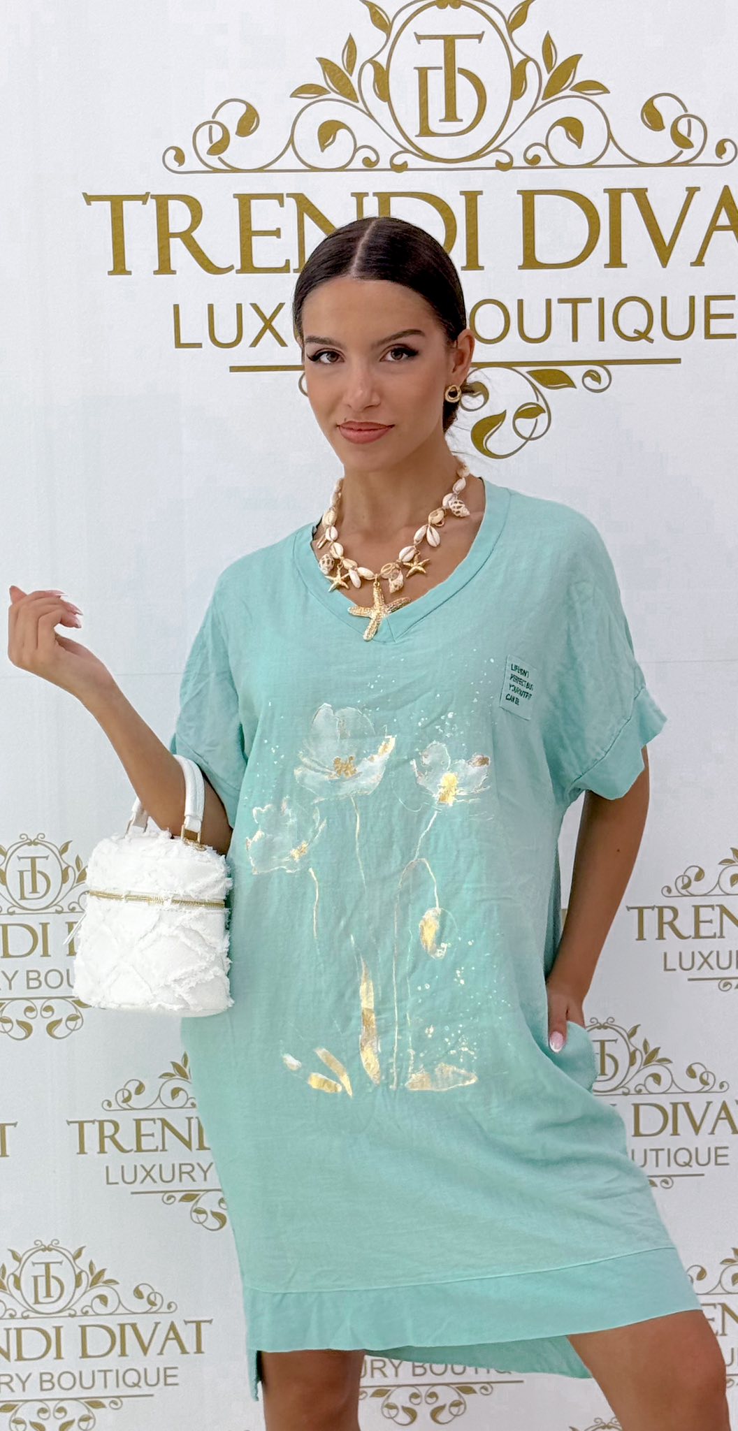 V-nyakú, lenge anyagú, virág mintázatú zsebes tunika - Image 21