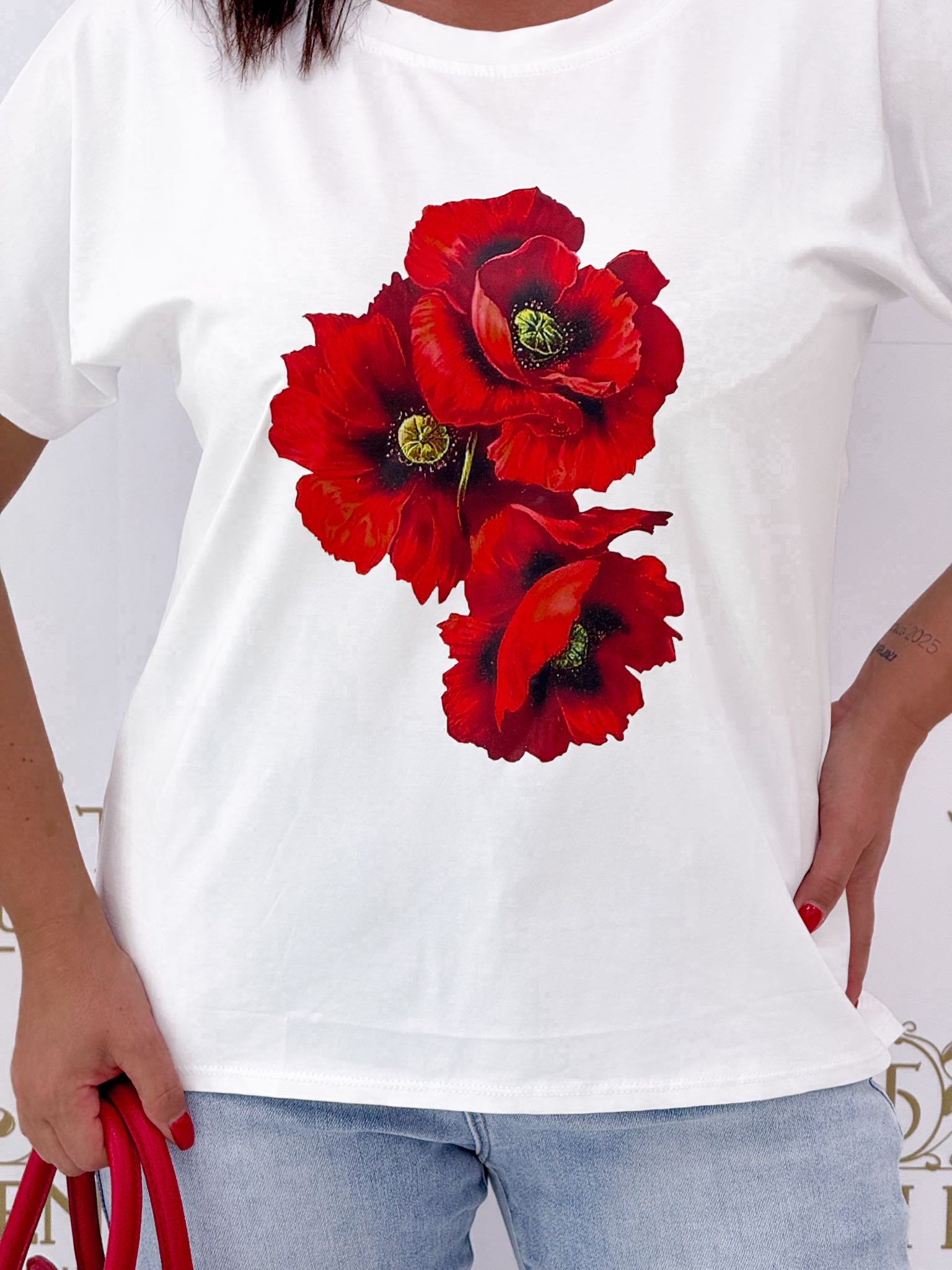 Plus size, elől rövidebb fazonú, 3 pipacs mintázatú póló - Image 2