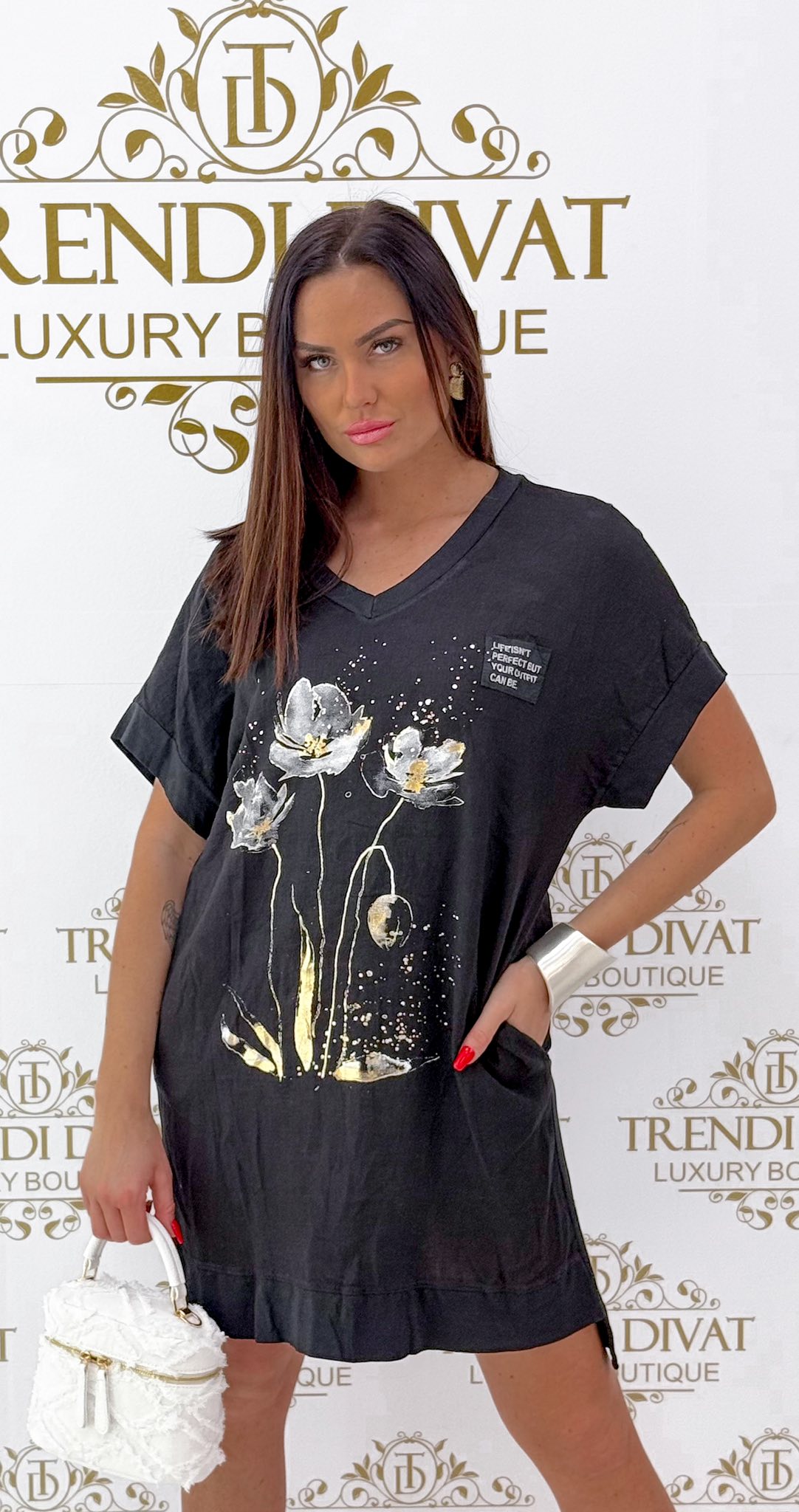 V-nyakú, lenge anyagú, virág mintázatú zsebes tunika - Image 46