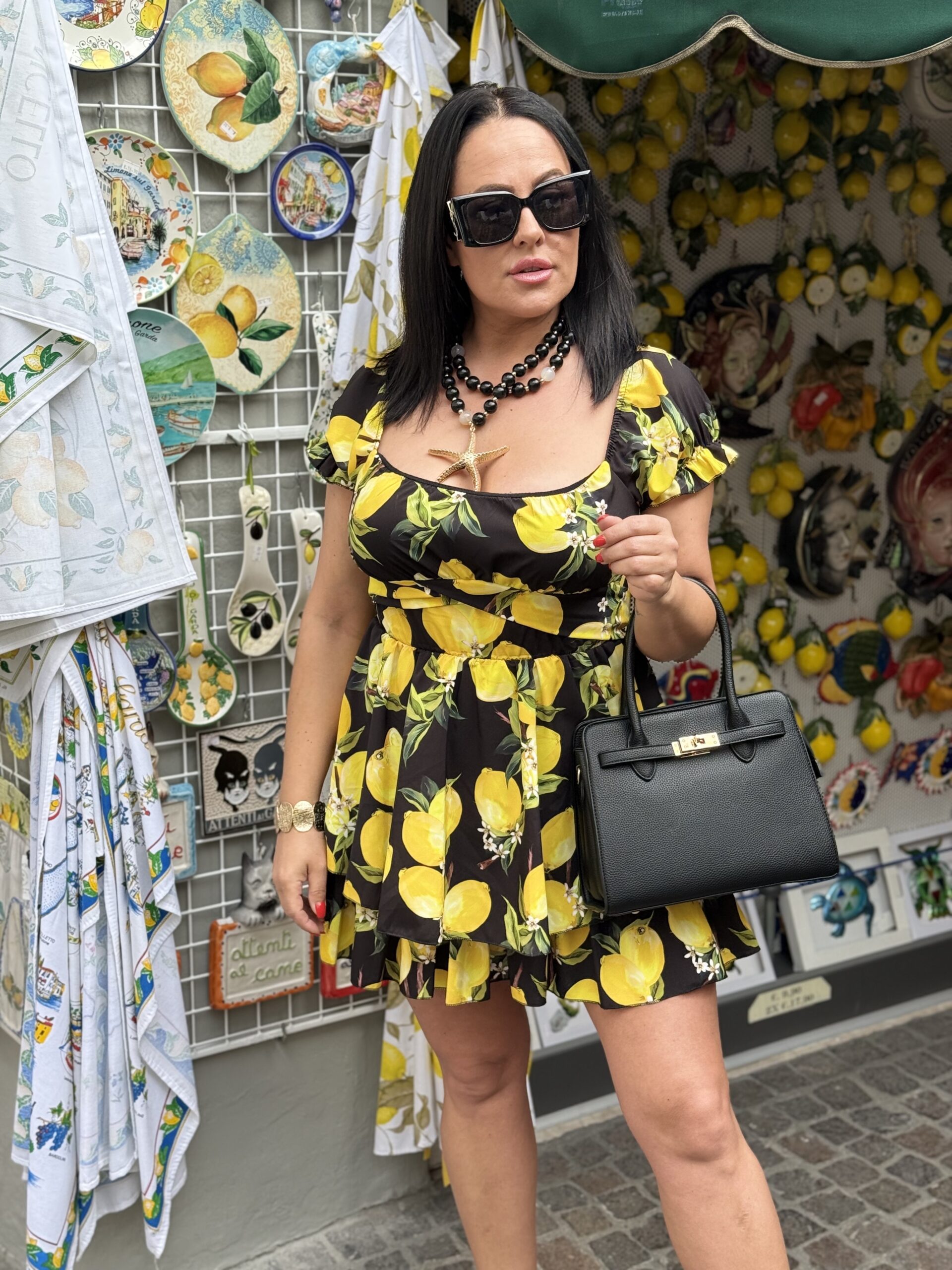 Derekánál masnira köthető, citrom mintázatú fodros kis ruha