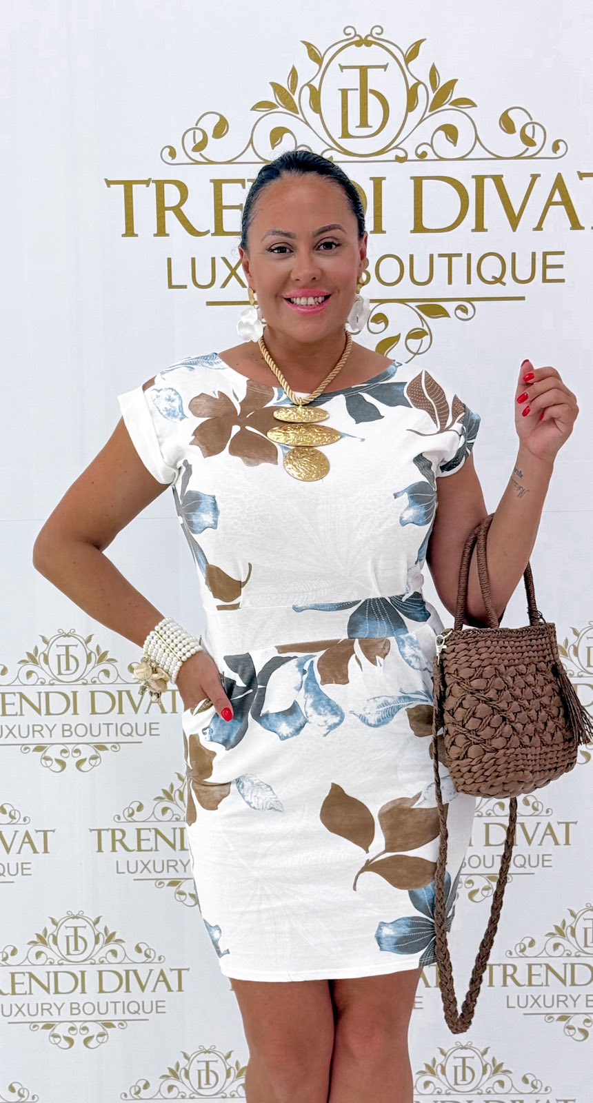 Derekánál megkötő öves, barna virág mintázatú, zsebes kis ruha - Image 6