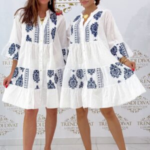 Különleges sötétkék hímzett, végig gombos, vékony lenge vászon anyagú fodros kis ruha