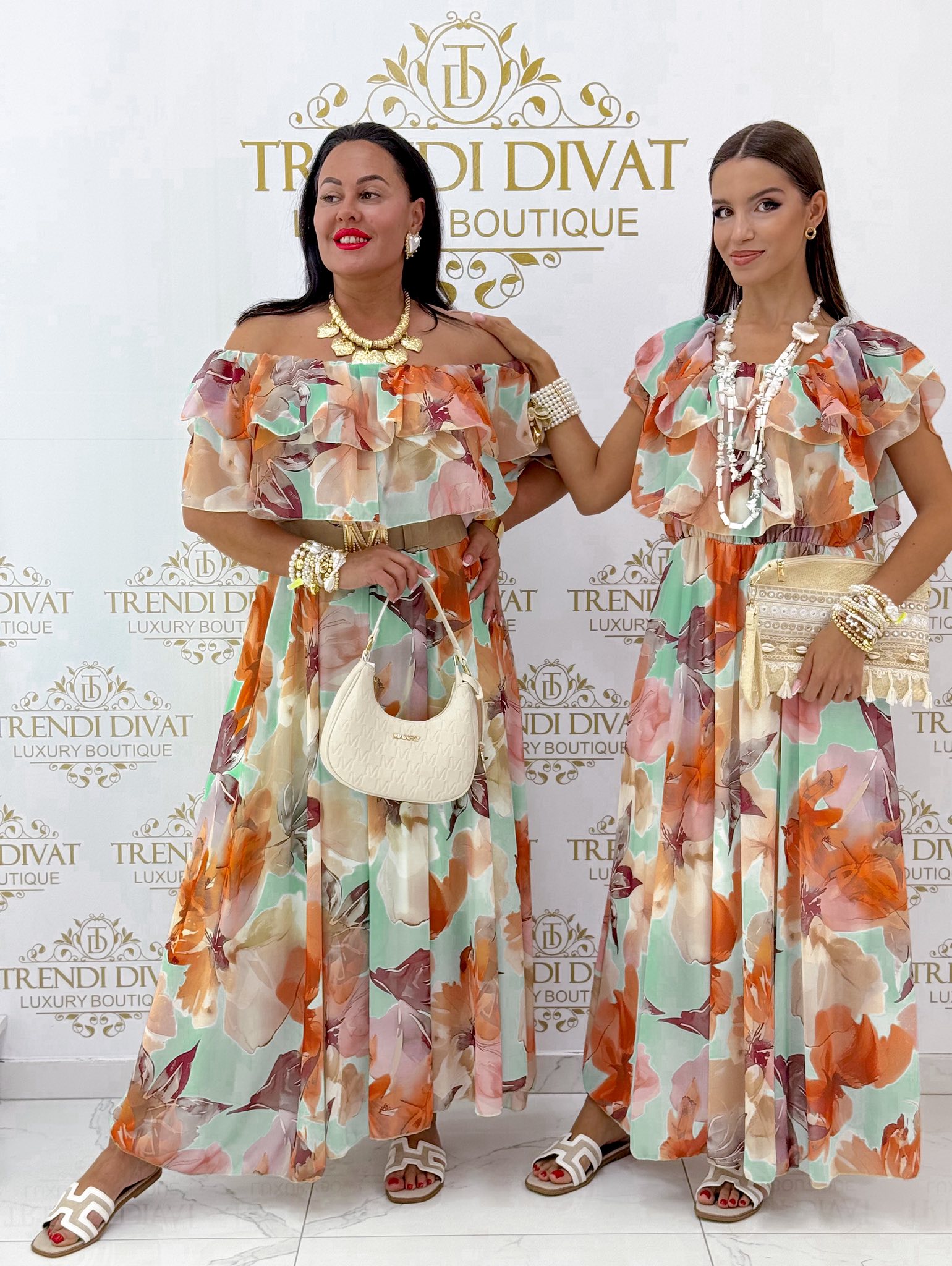 Mellrésznél fodros, különleges virág mintázatú, muszlin anyagú maxi ruha - Image 2