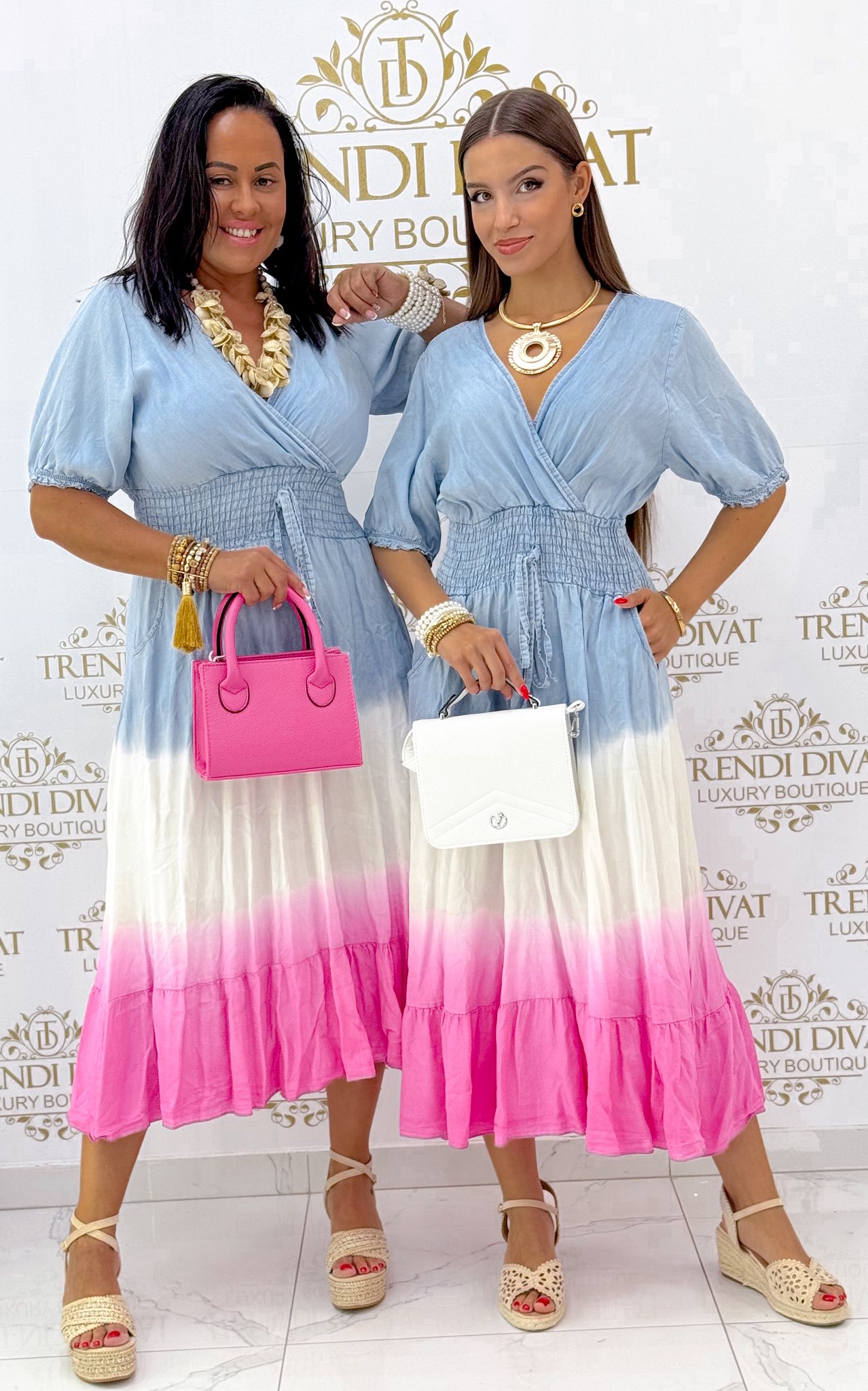 Átlapolt V-nyakú, gumis derekú, színátmenetes farmer hatású midi ruha - Image 2