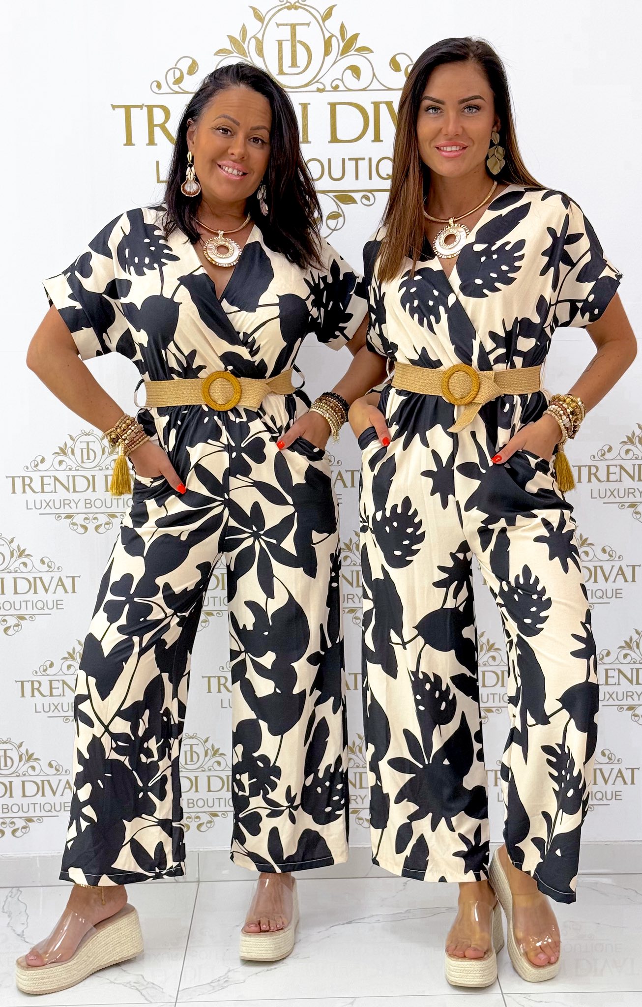 Átlapolt V-nyakú, levél mintázatú palazzo overál, ajándék övvel - Image 2