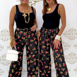 Masnira köthető gumis derekú, lenge anyagú, cseresznye mintázatú palazzo nadrág