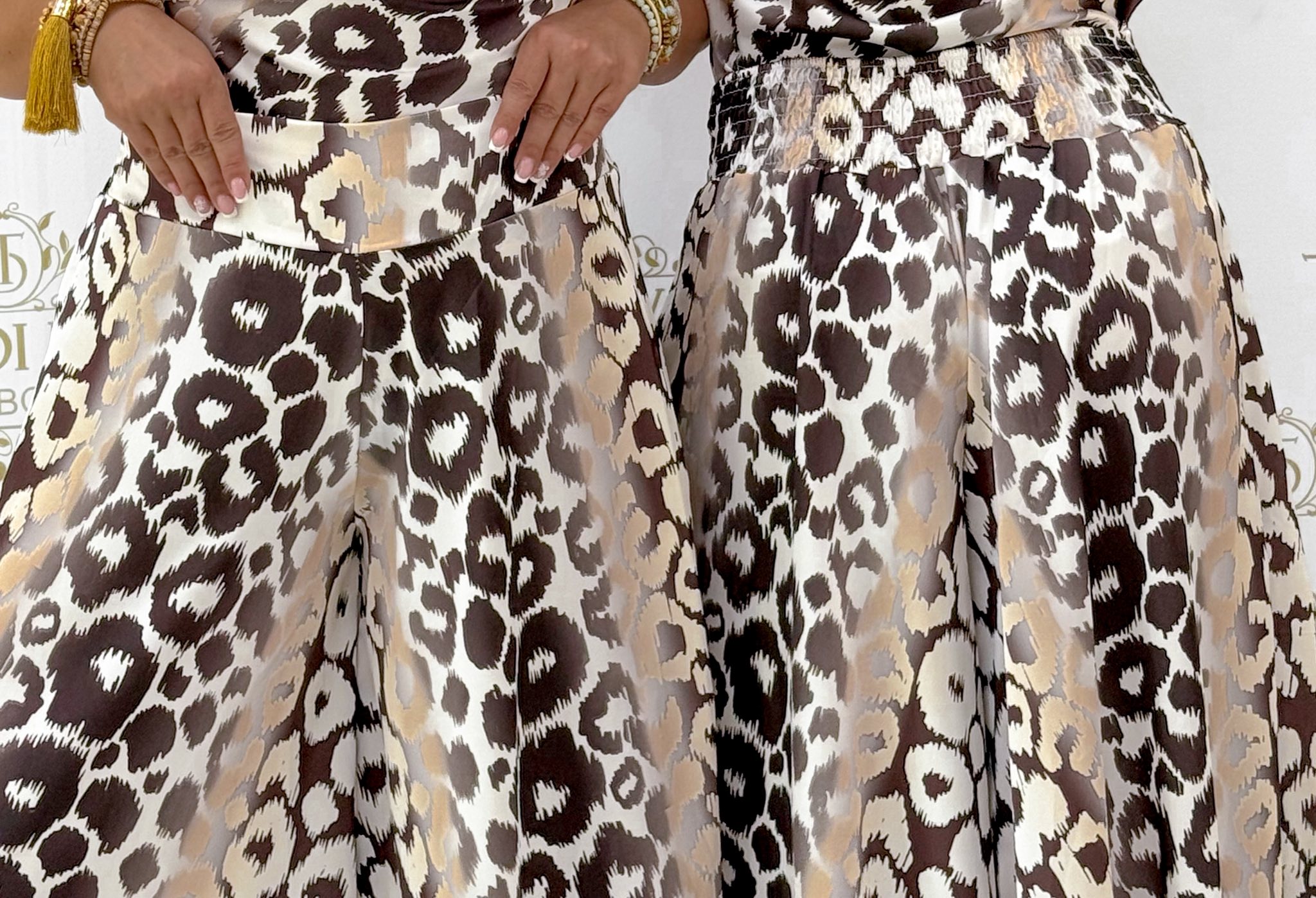 Bő szárú, selyem hatású különleges mintázatú nadrág - Image 2