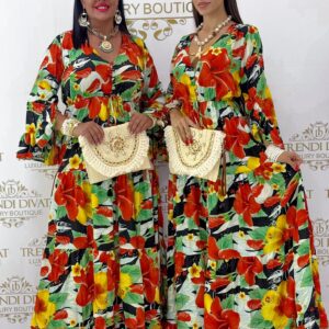 Gombos V-nyakú, mell alatt megkötős, liliom mintázatú, fodros maxi ruha