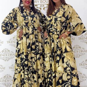 Gombos V-nyakú, zsebes, arany színű virág mintázatú fodros maxi ruha