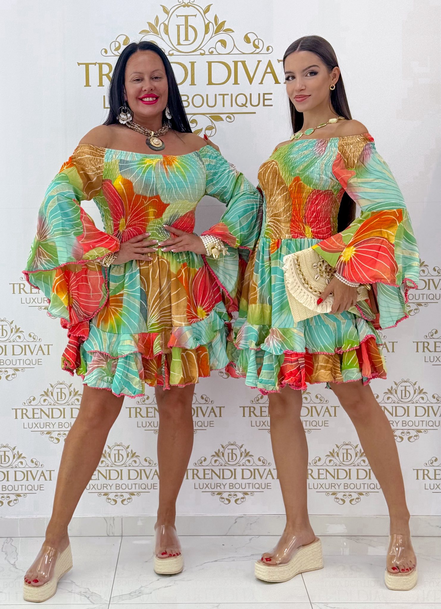 Egyedi tölcsér ujjú, mell résznél gumírozott, mintás fodros kis ruha - Image 3