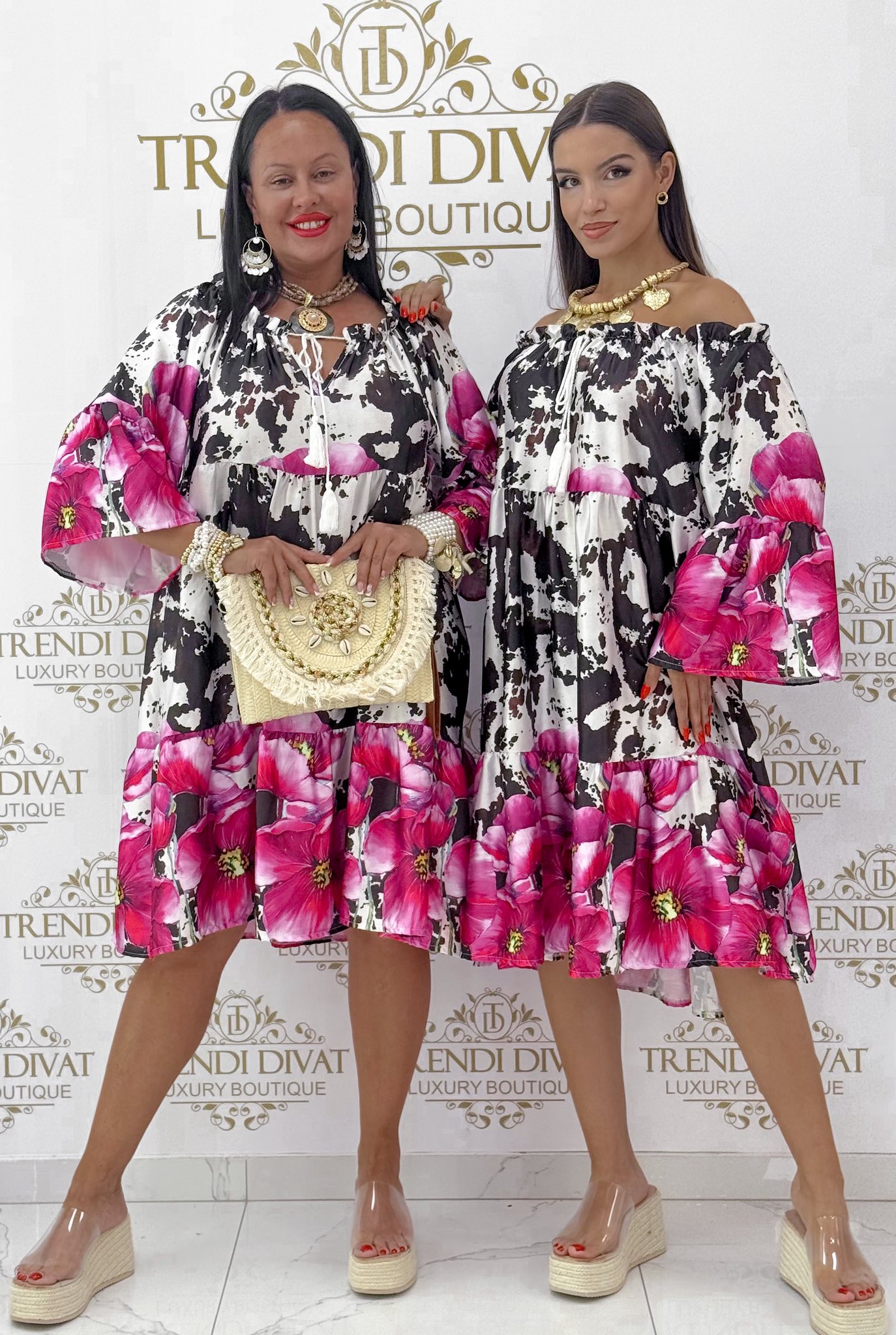 Nyakánál megkötős, különleges mintázatú selyem kis ruha