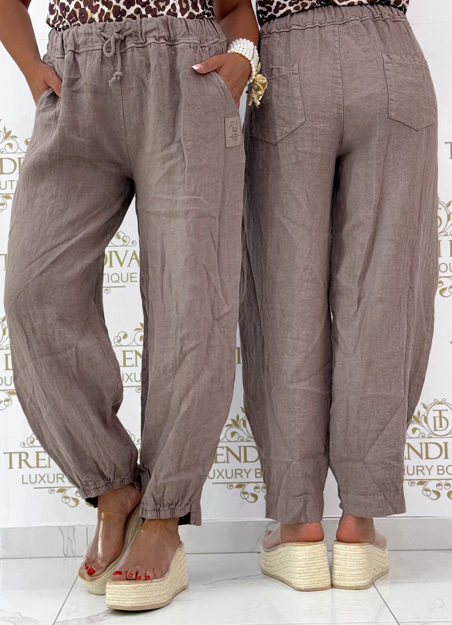 Elől rövidebb szárú, gumis derekú, lenvászon hatású nadrág