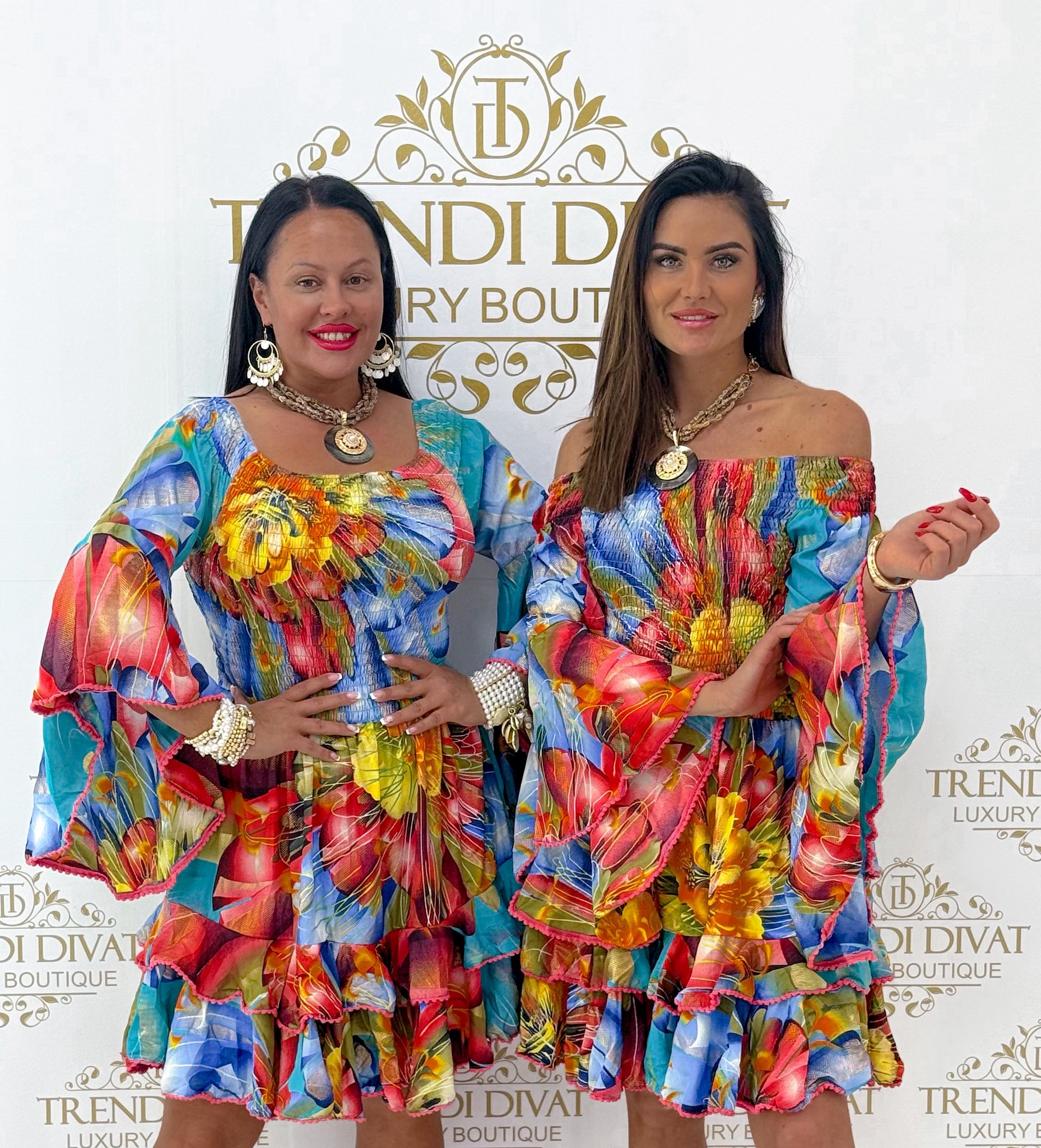 Egyedi tölcsér ujjú, mell résznél gumírozott, mintás fodros kis ruha - Image 11