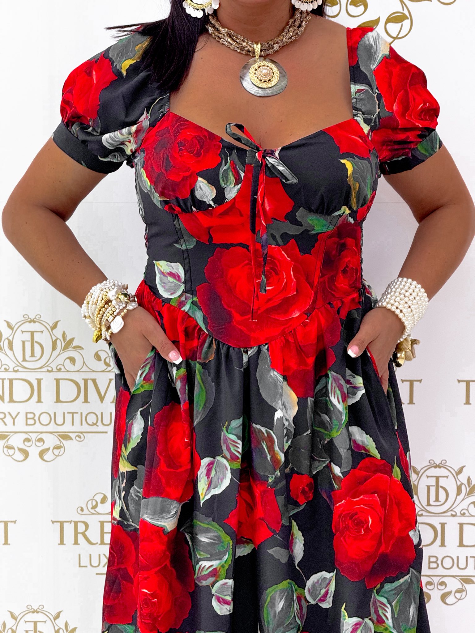 Puffos ujjú, különleges fazonú, rózsa mintás, zsebes midi ruha - Image 13