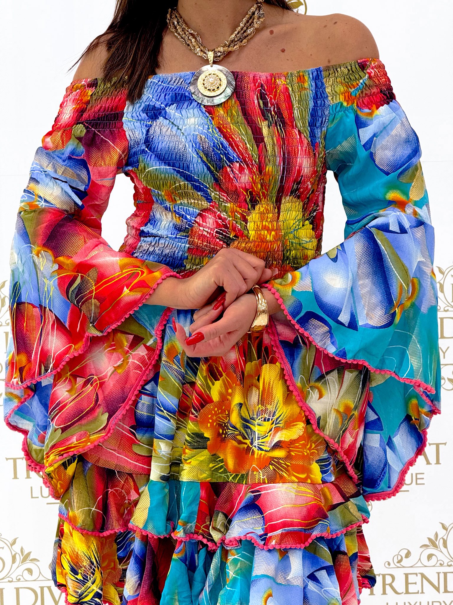 Egyedi tölcsér ujjú, mell résznél gumírozott, mintás fodros kis ruha - Image 14