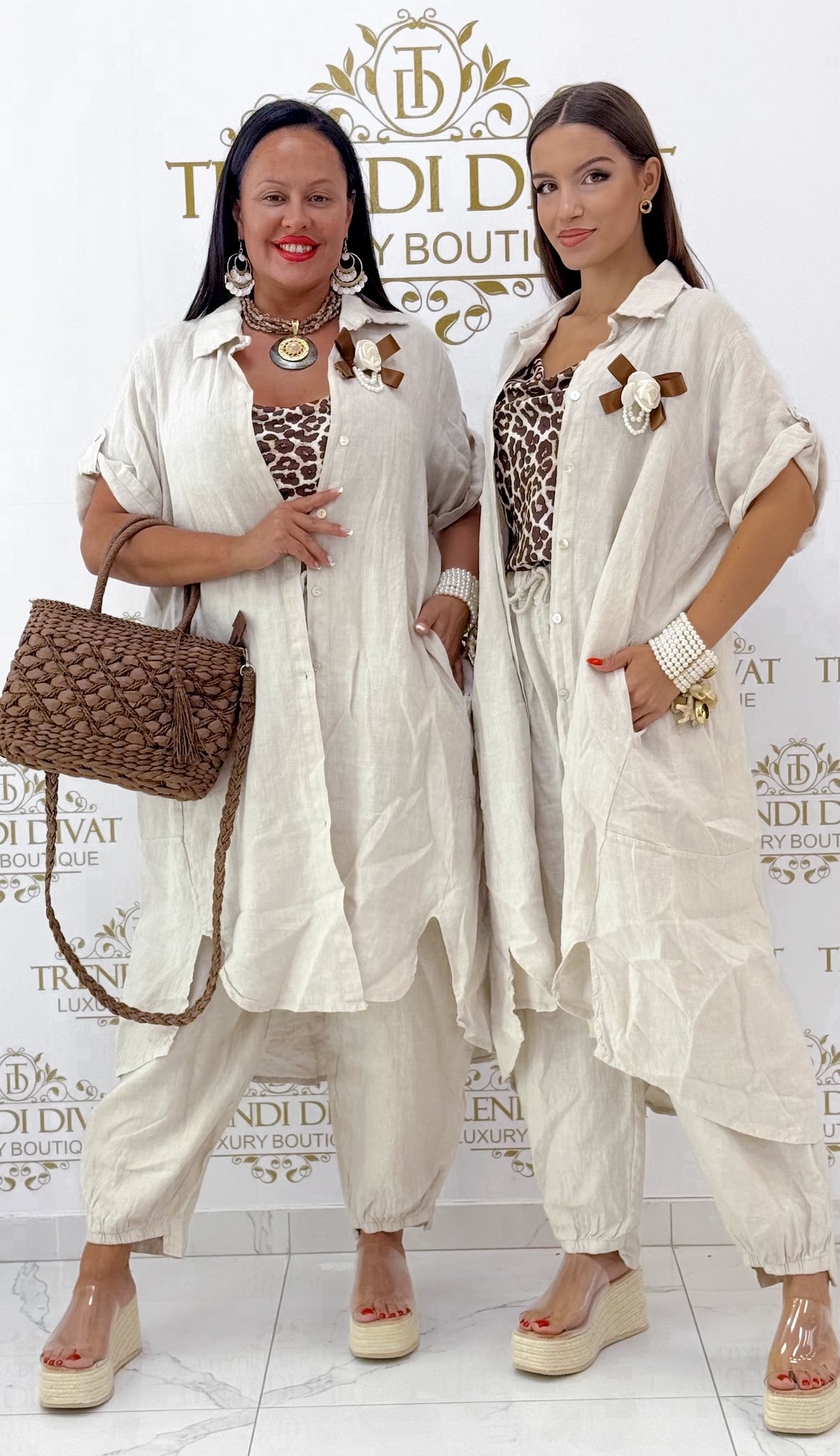 Lenvászon hatású galléros ing tunika, virágos kitűzővel - Image 17