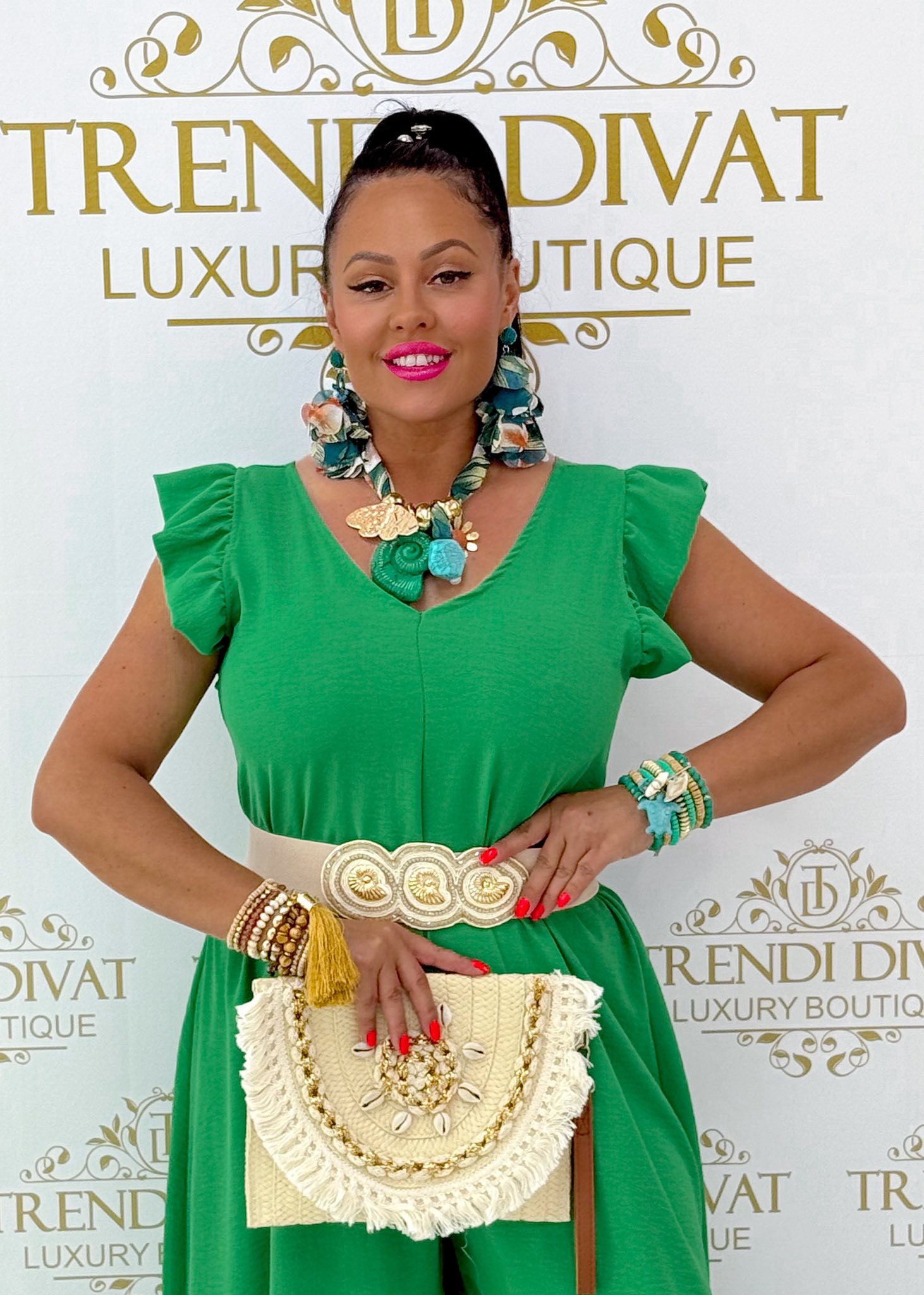 Nyitott hátú, fodros vállú, muszlin anyagú palazzo overál - Image 36