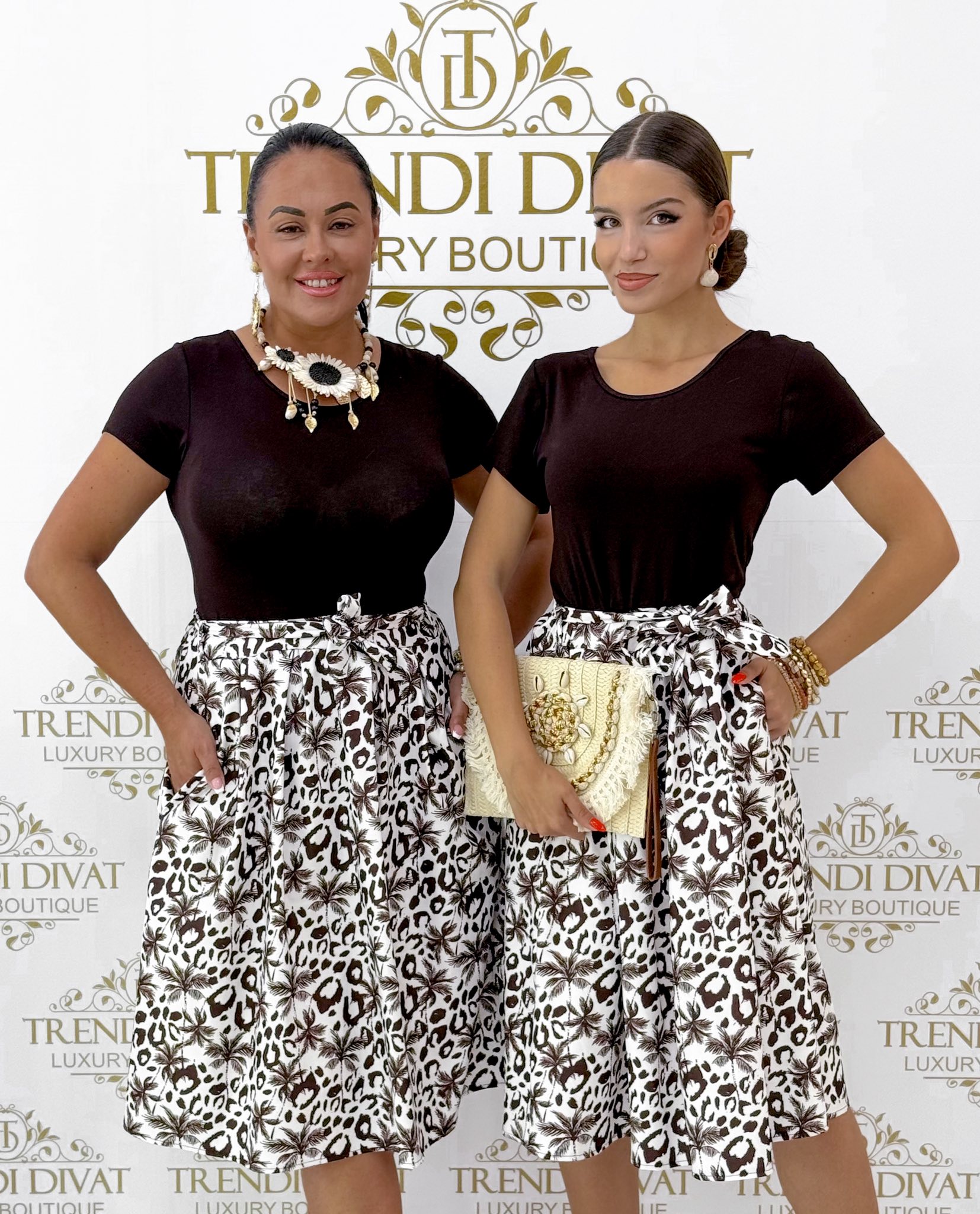 Pálmafa mintázatú vászon szoknyarészes zsebes ruha, megkötős övvel - Image 4