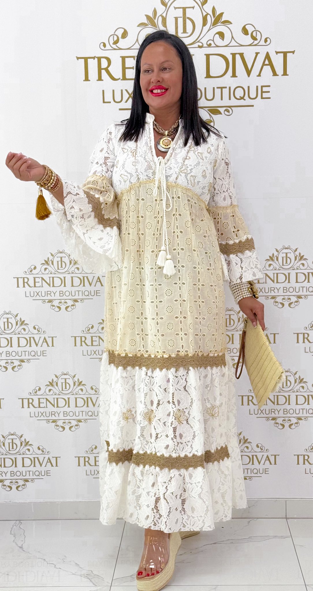 Tölcsér ujjú, madeira hímzett csipkés maxi ruha - Image 4