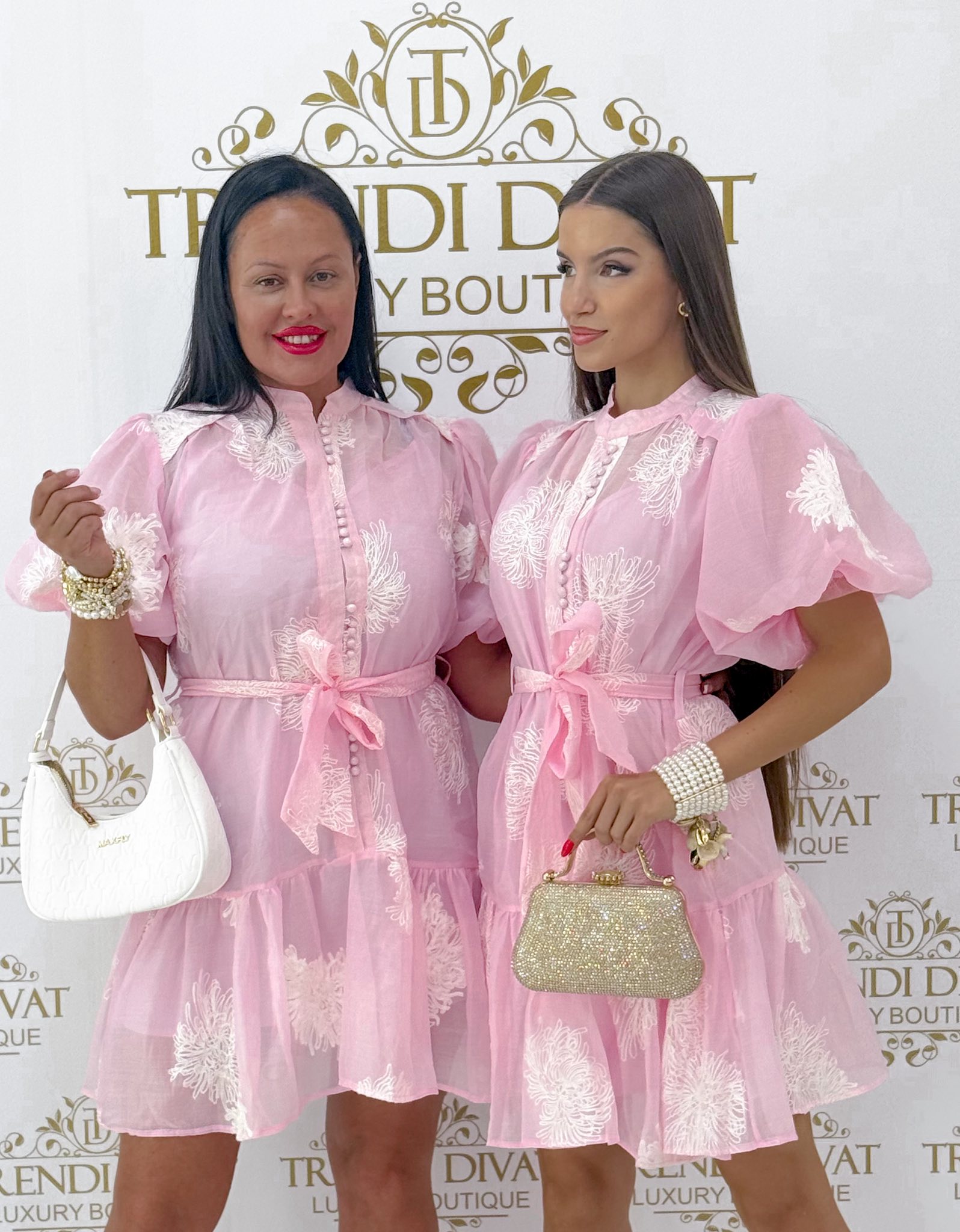 Puffos ujjú, virág hímzett, vékony lenge anyagú kis ruha, kombinéval - Image 2