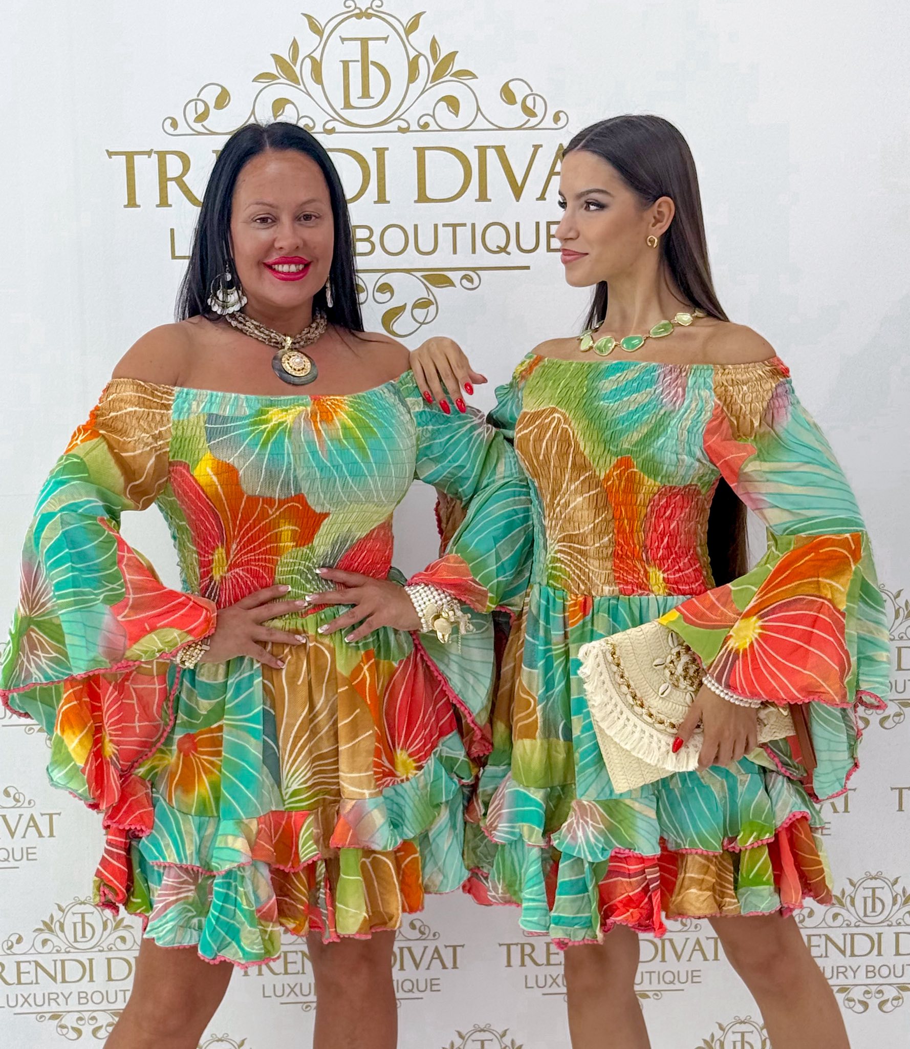 Egyedi tölcsér ujjú, mell résznél gumírozott, mintás fodros kis ruha - Image 2