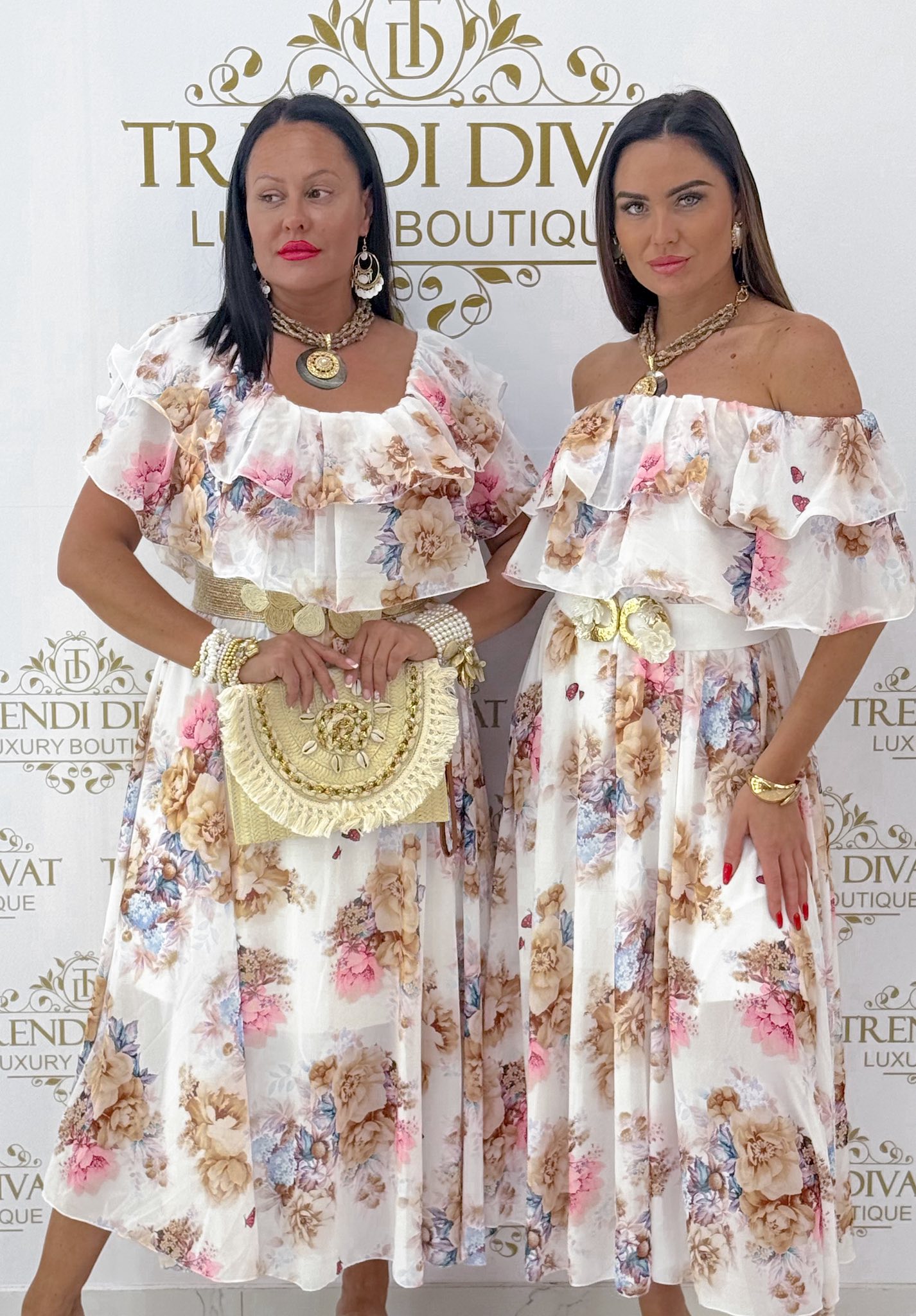 Csónak nyakú, felül fodros, virág mintázatú, muszlin anyagú maxi ruha - Image 2